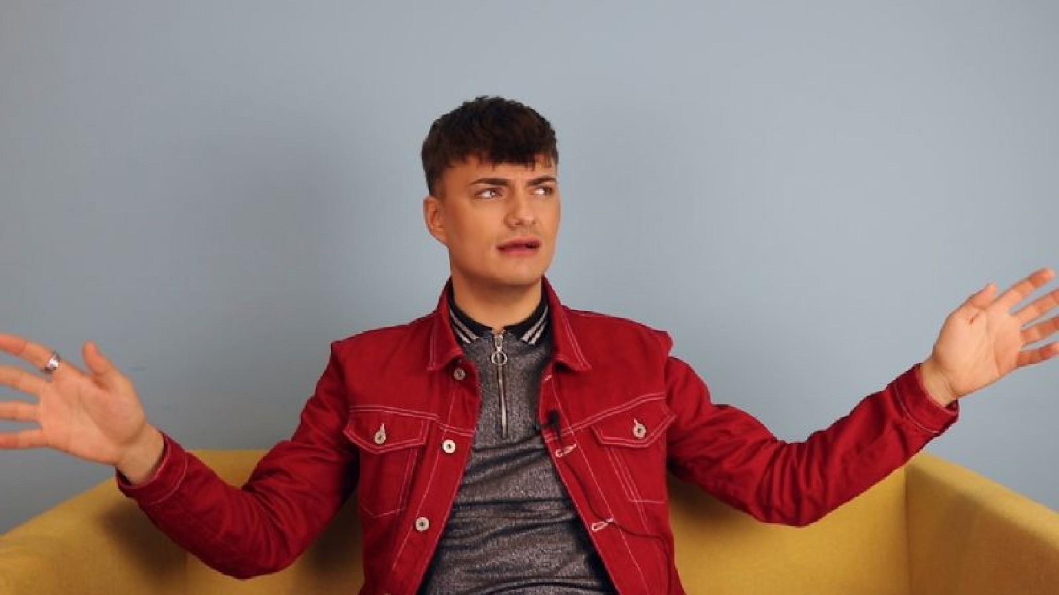 Influencer de 22 años dijo que no deberían enseñar sobre la Segunda Guerra Mundial