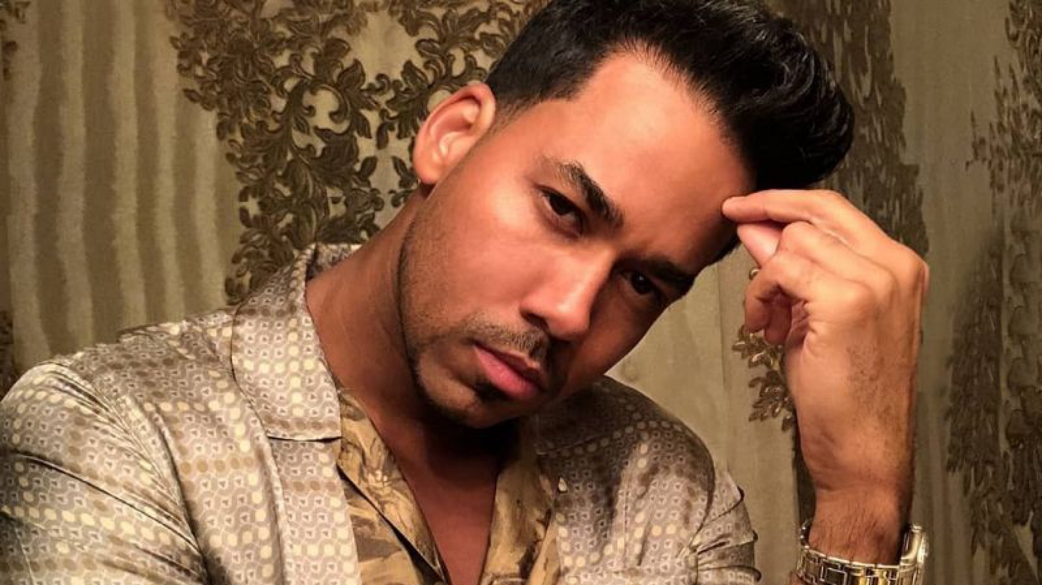 Romeo Santos encontró a su gemelo en una discoteca y lo publicó