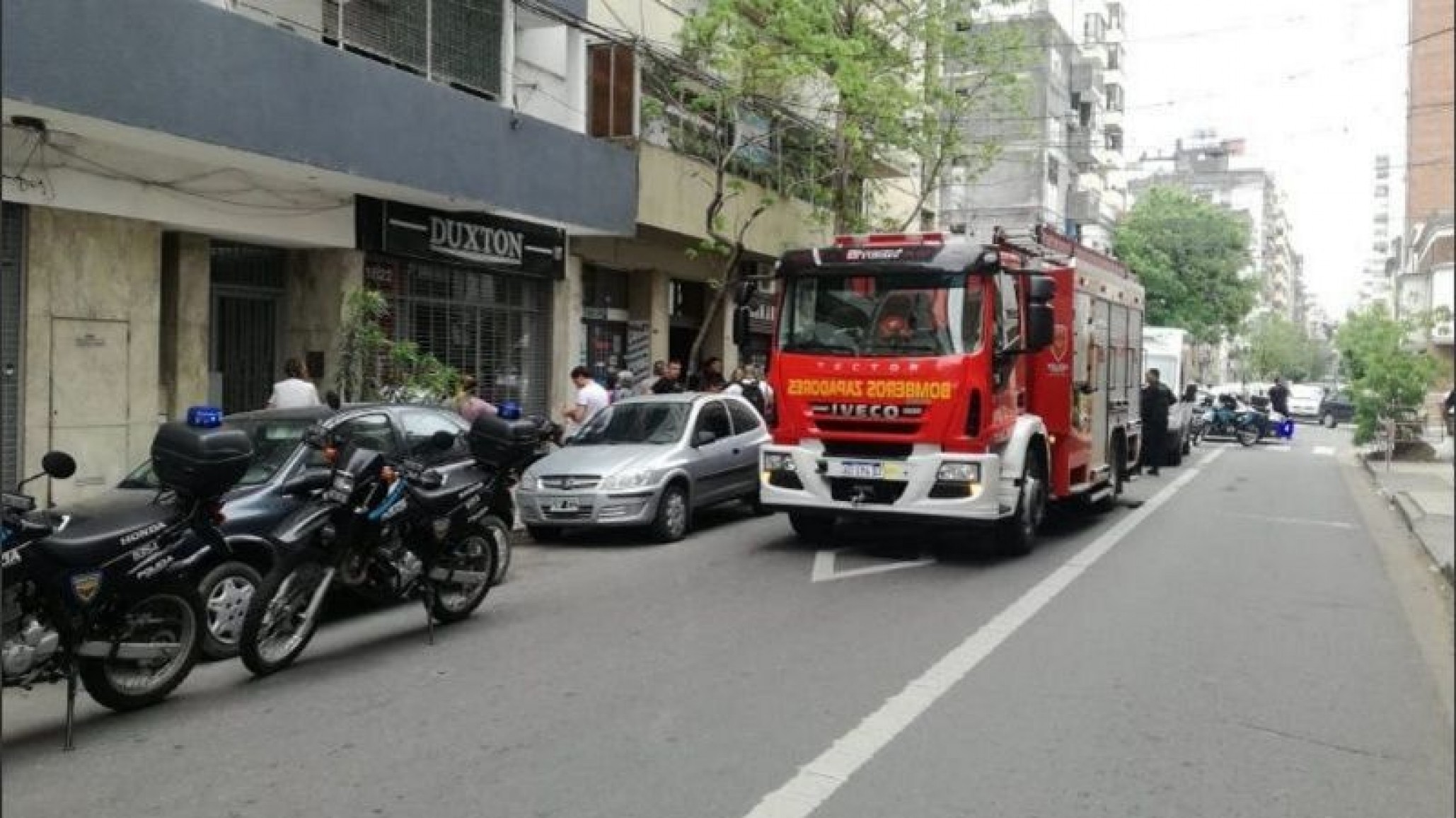 Vecinos heroicos: Rescataron a una mujer mayor de un incendio