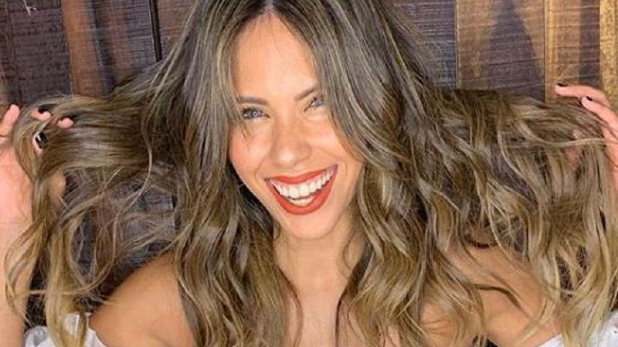 Barby Franco de espaldas al atrdecer ¡Desborde y explosión!