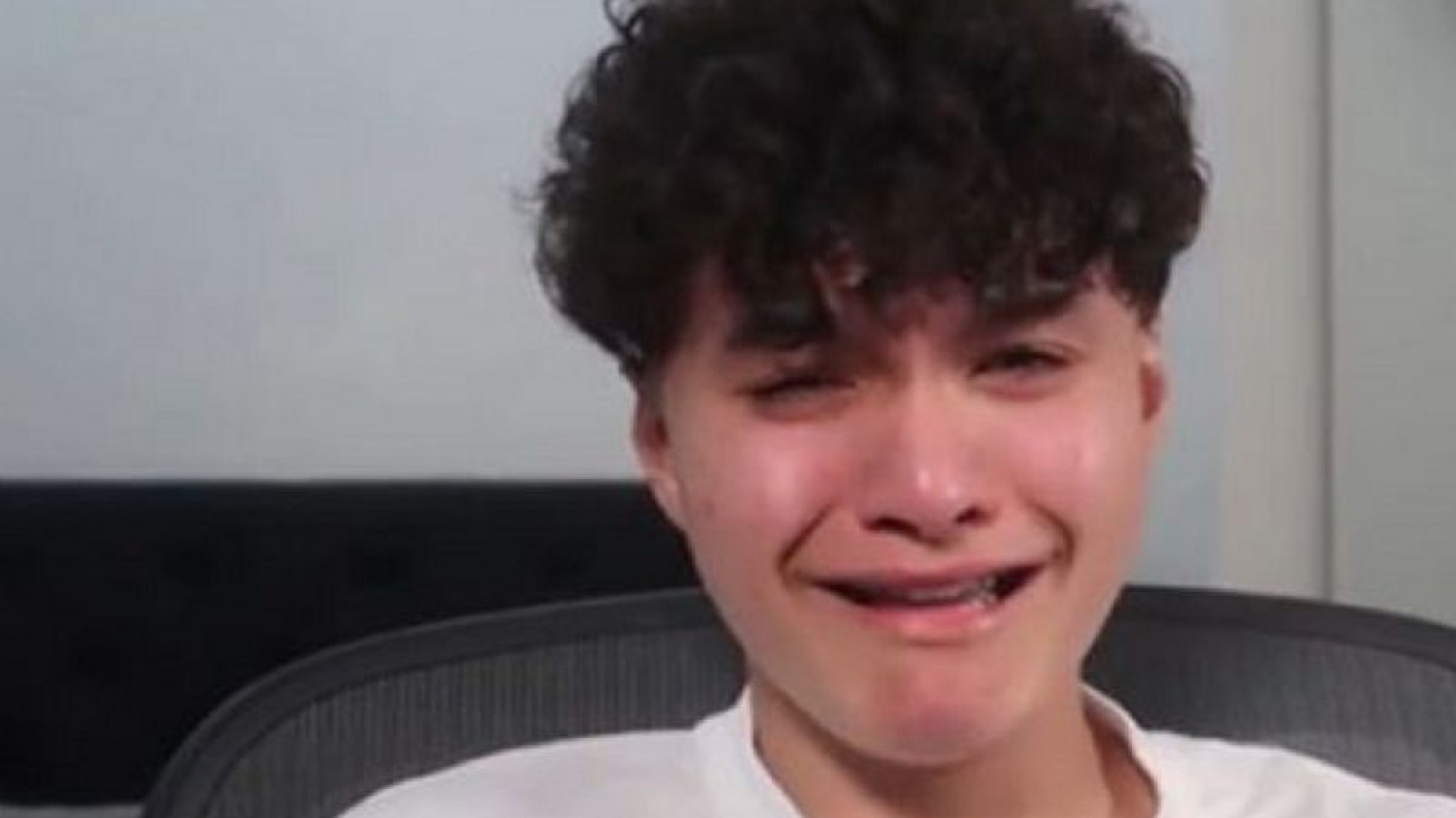 Rompió en llanto tras ser expulsado de por vida del Fortnite por tramposo