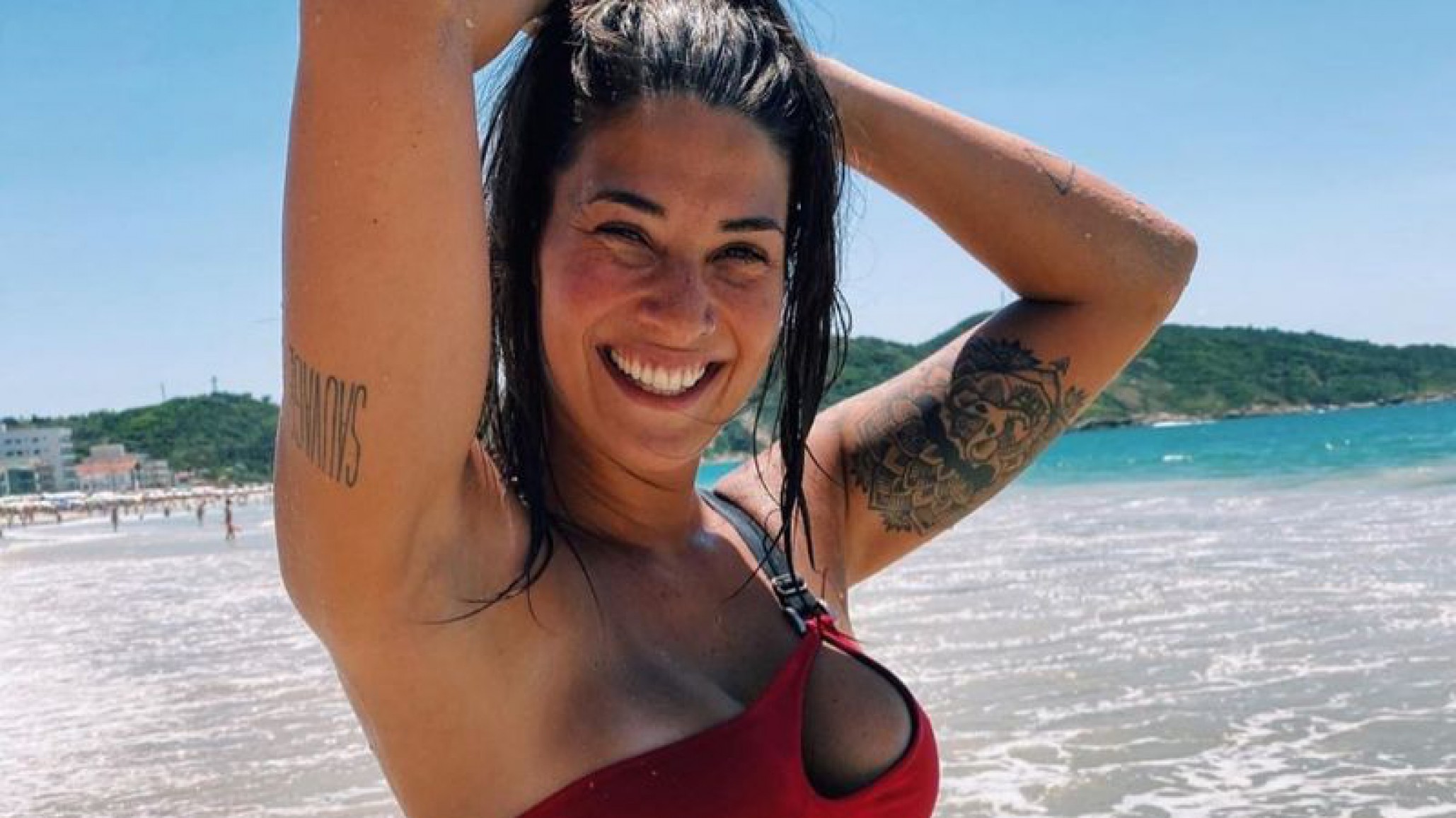 Topples y bombacha de encaje: Ivana Nadal se mostró feliz y relajada en la cama