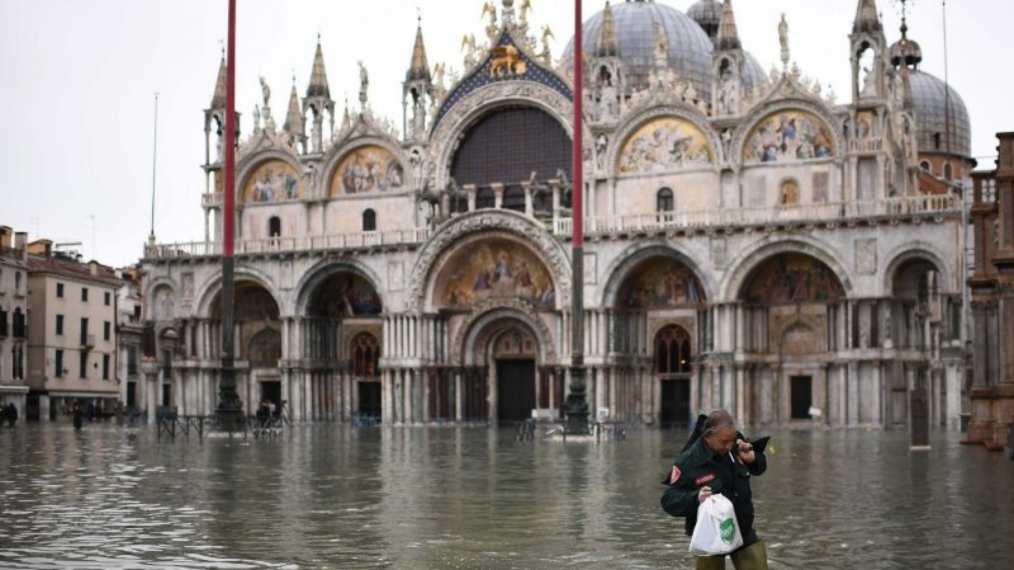 Venecia declara estado de emergencia por la inundaci髇 m醩 grave en m醩 de 50 a駉s