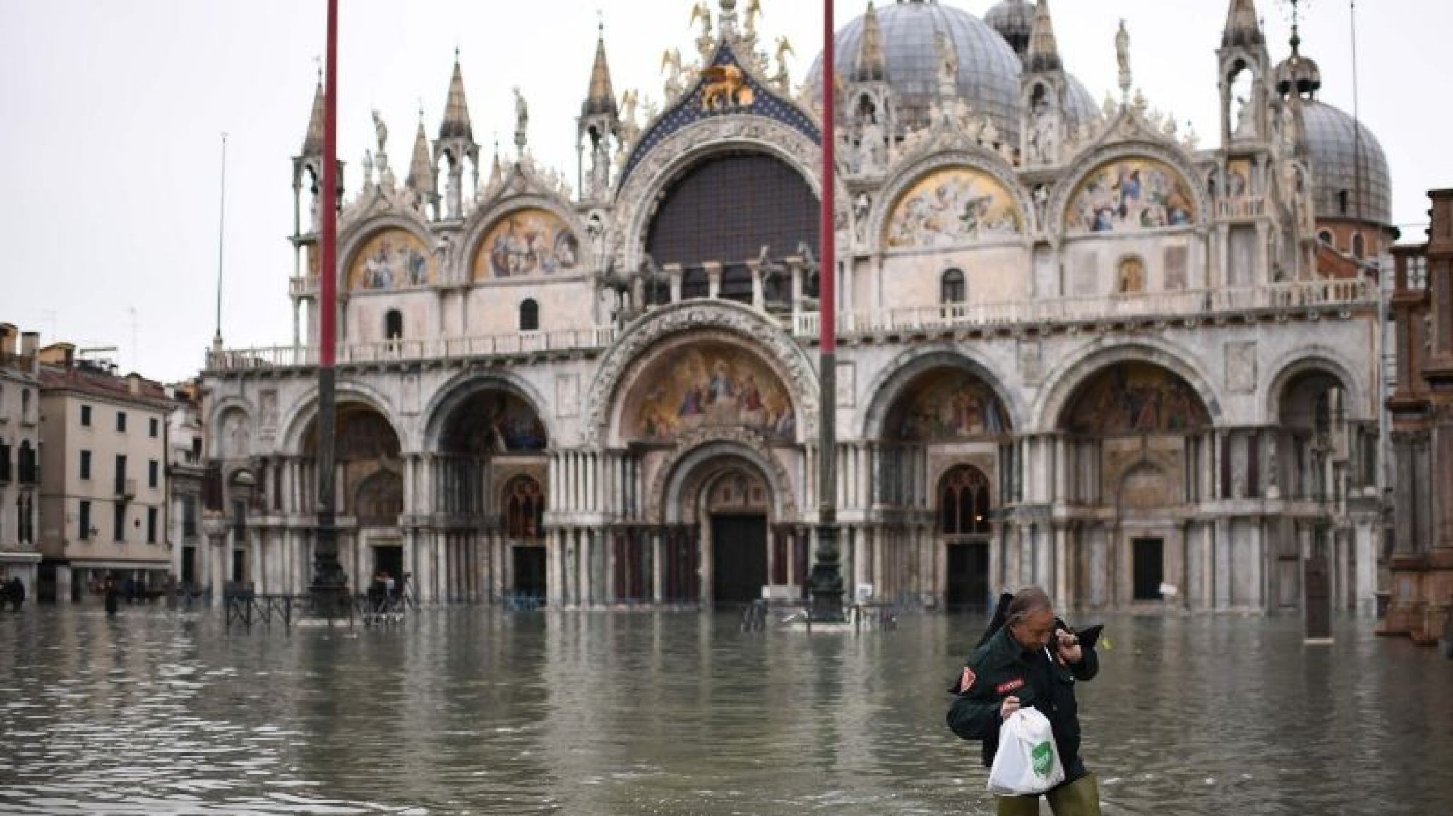 Venecia declara estado de emergencia por la inundaci髇 m醩 grave en m醩 de 50 a駉s