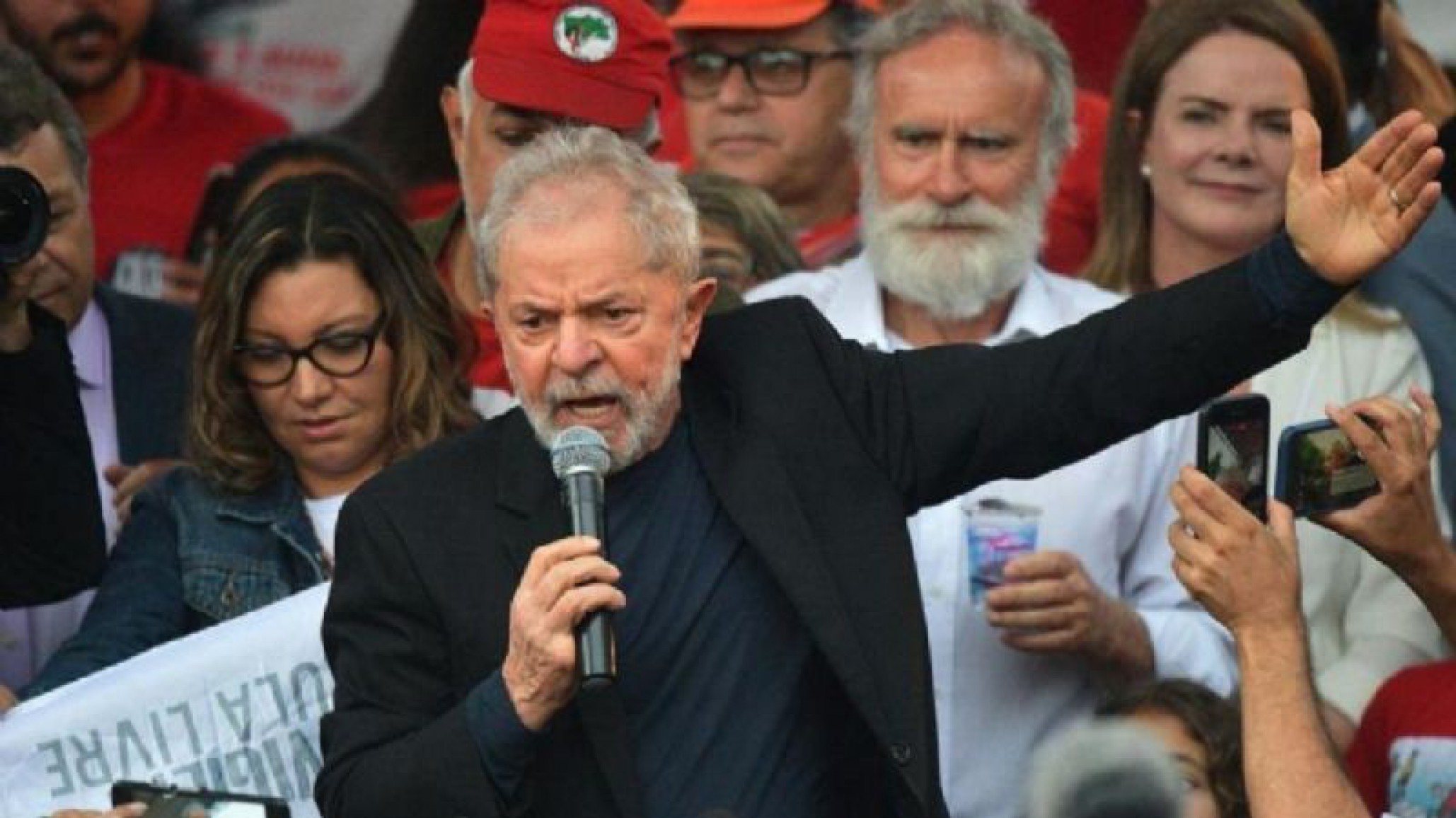 Lula Da Silva crítico con el gobierno de Bolsonaro: “¿En nombre de qué están destruyendo al país?