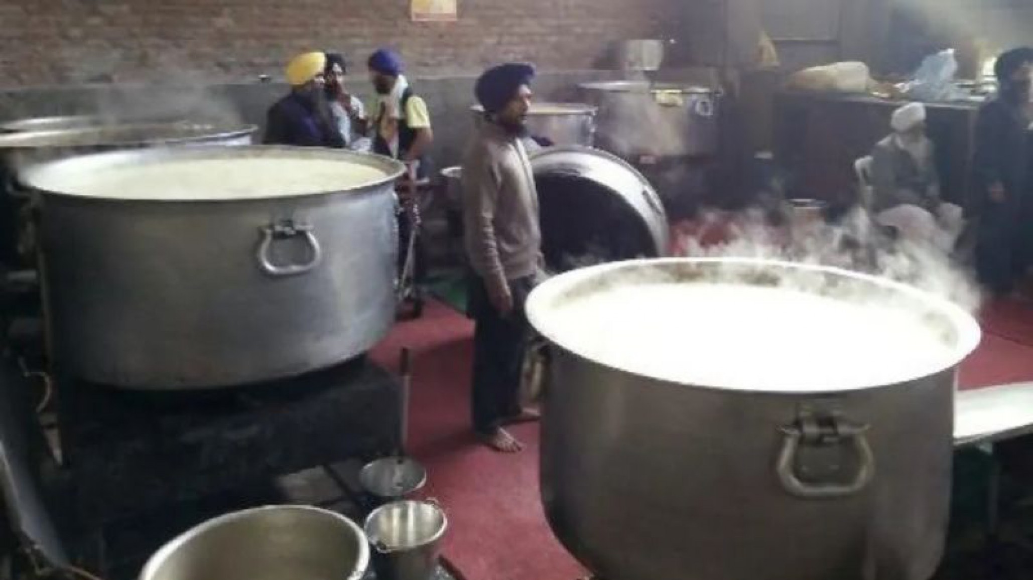 Insólito: un bebé de 3 años cayó en una olla de curry hirviendo y murió en India