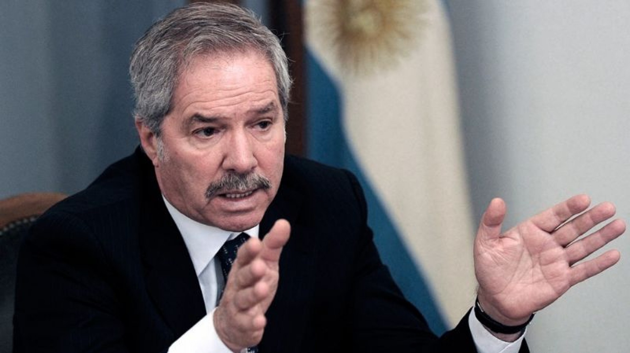 Felipe Solá fuertemente criticado por declaraciones sobre Venezuela, el Papa y Alperovich