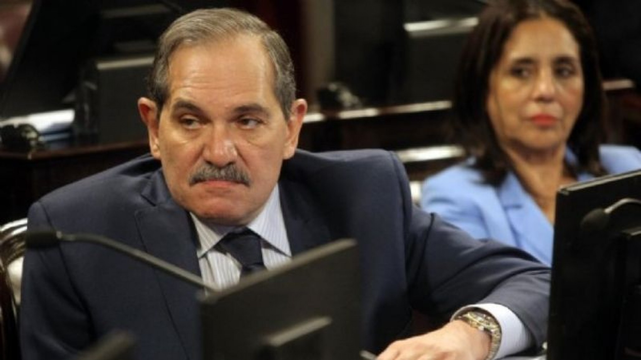 Alperovich pidió licencia en el Senado y desde el Justicialismo dijeron que le creen a la víctima