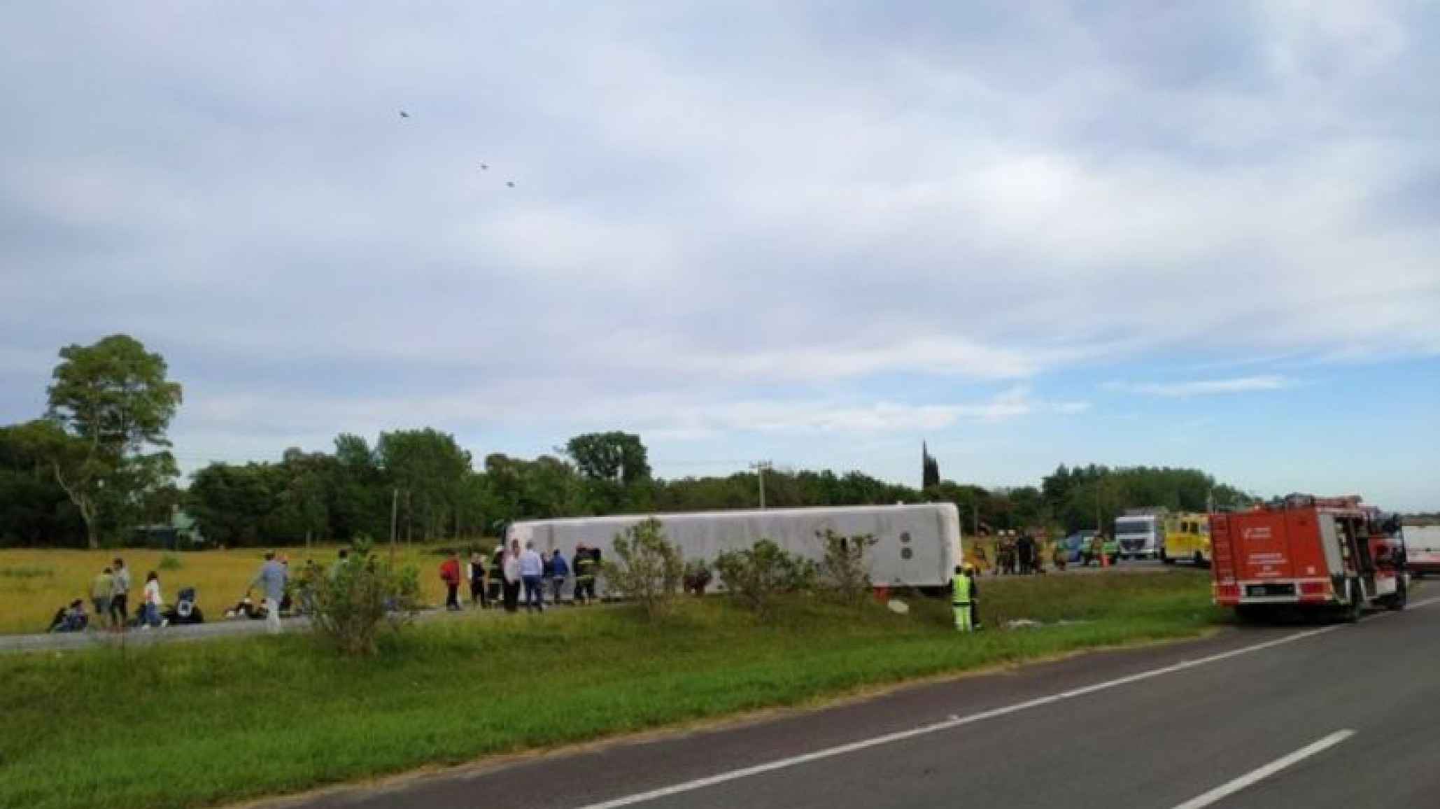 Volcó un micro que iba a Mar del Plata : Hay varios menores heridos de gravedad