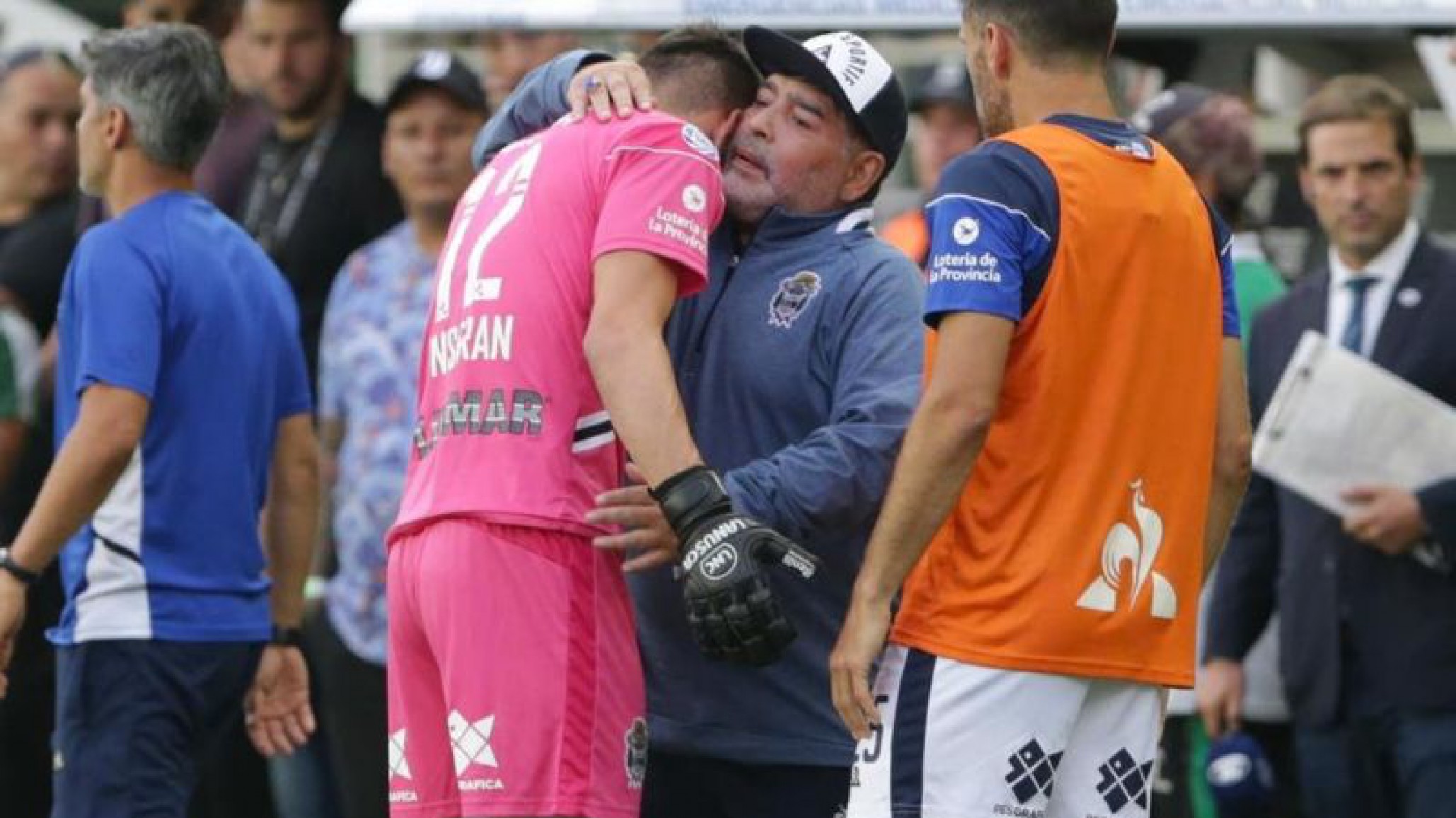 Gimnasia empató y Maradona arremetió contra el arbitraje: Trató de “cobarde” y “mentiroso” a Espinoza