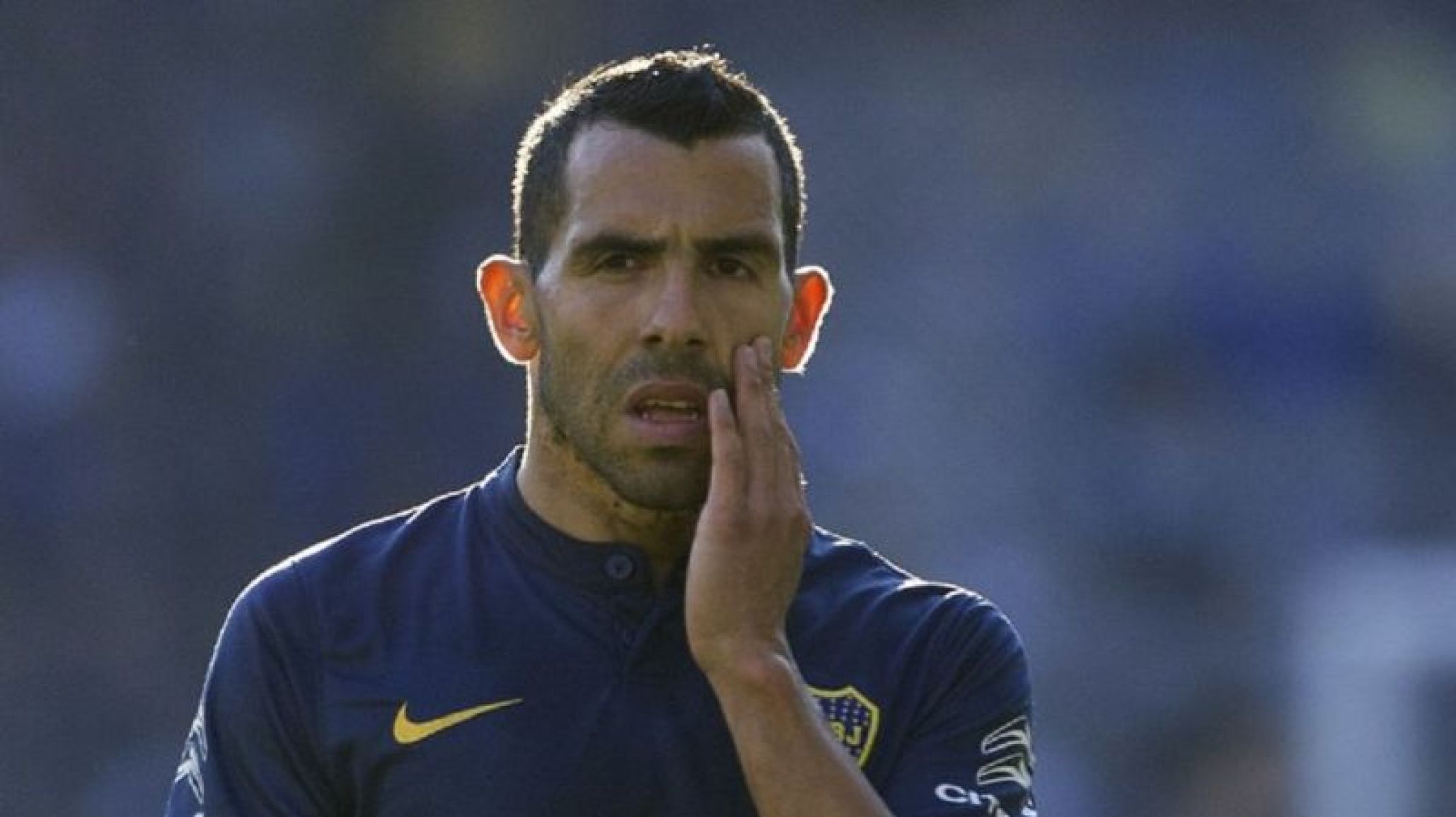 Tevez abandonó: el delantero se fue en el minuto 40 del segundo tiempo de Boca vs Argentinos