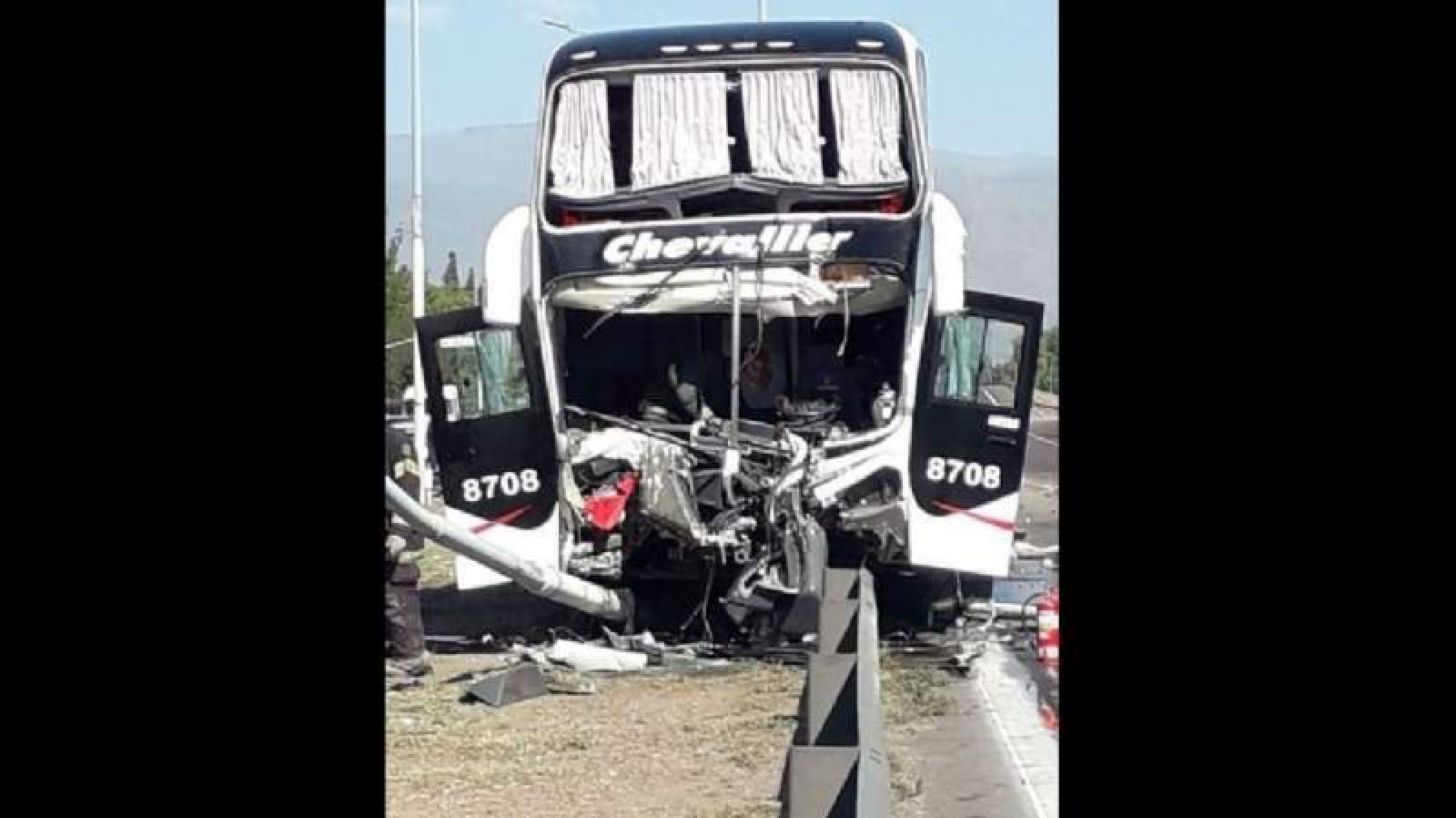 Chocó un micro en Mendoza: hay 20 heridos