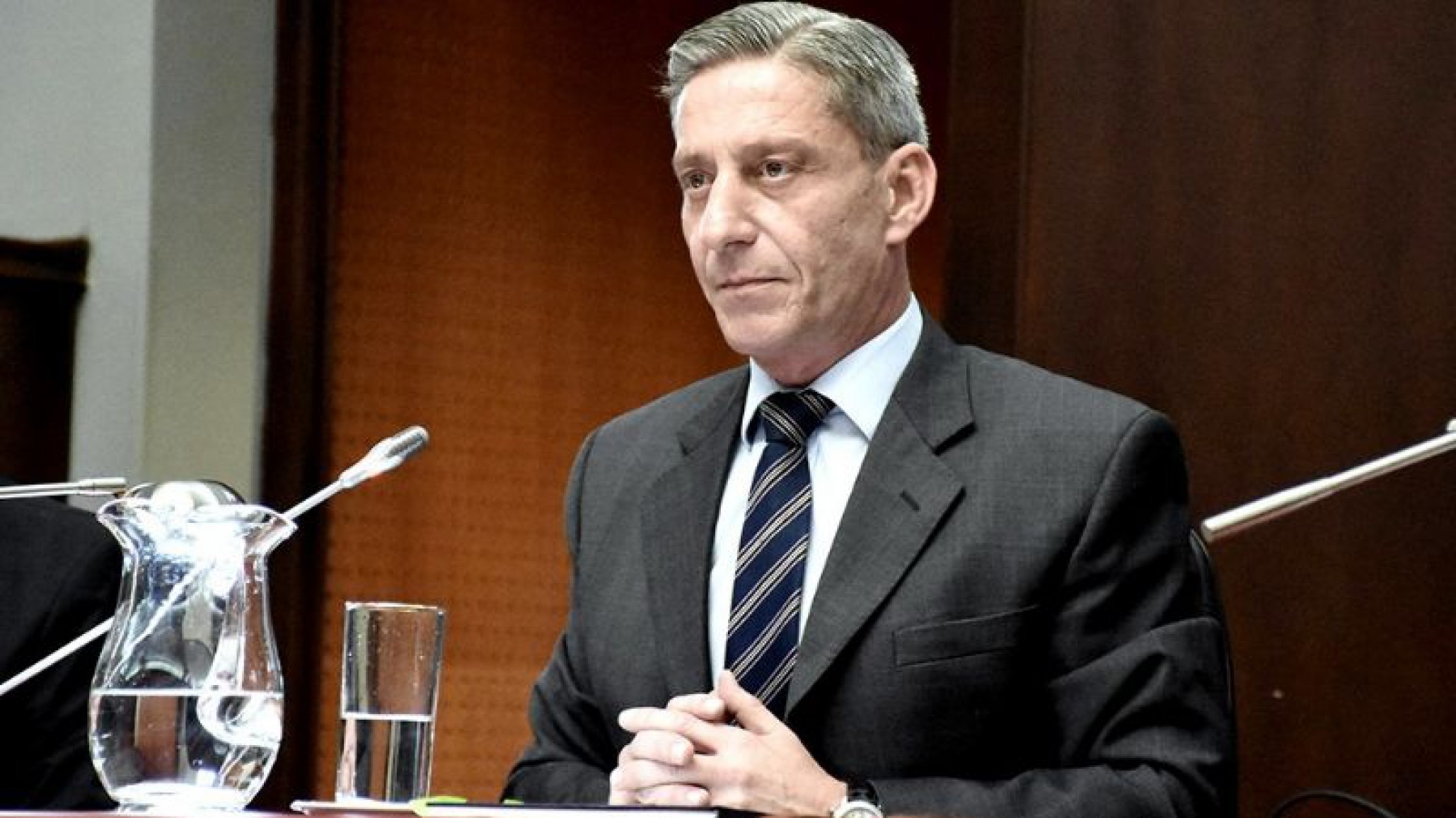 Arcioni nuevamente pidió aumento salarial para el Ejecutivo provincial