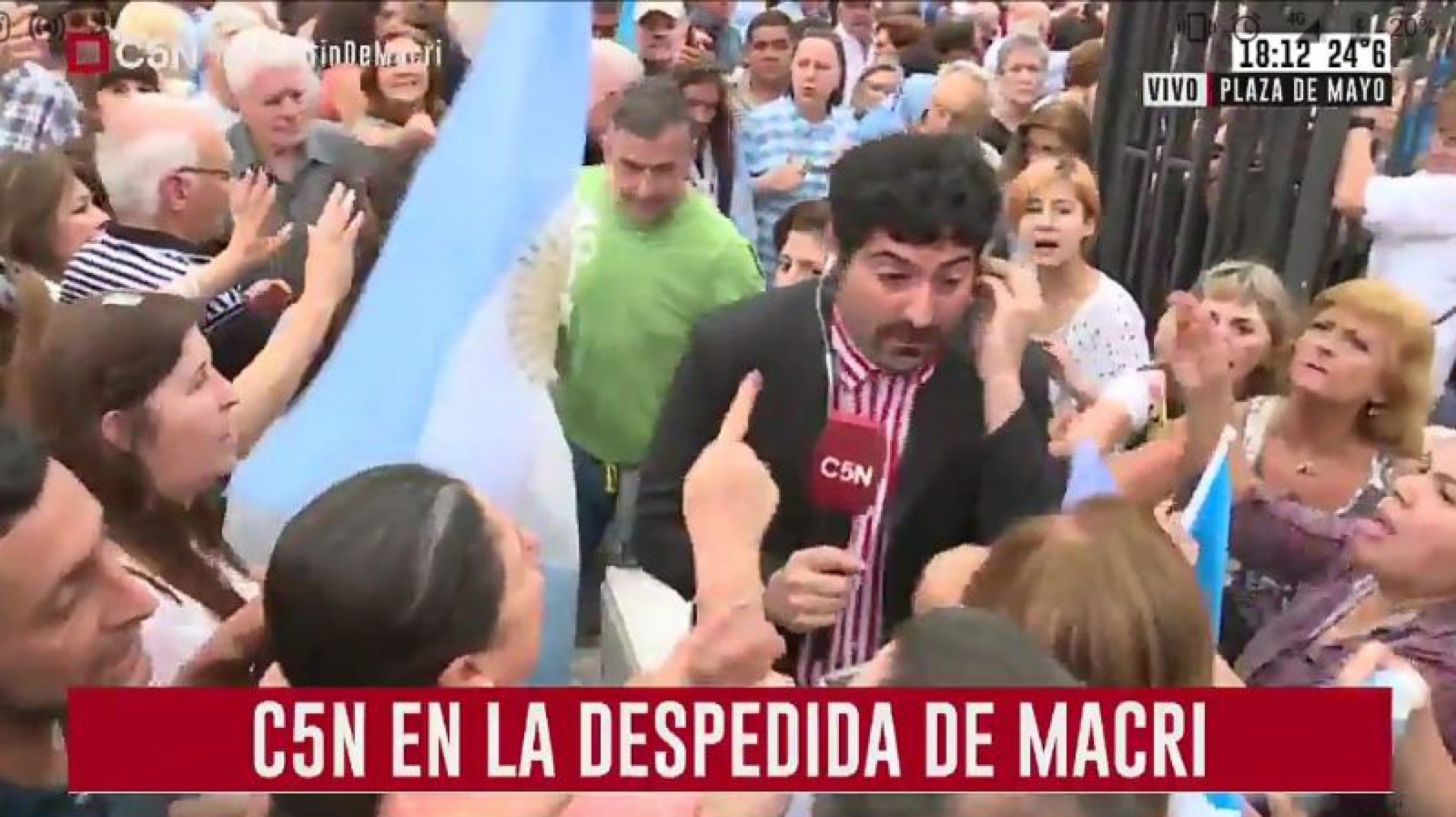 Vídeo: En la despedida de Macri atacaron y golpearon a un movilero de C5N