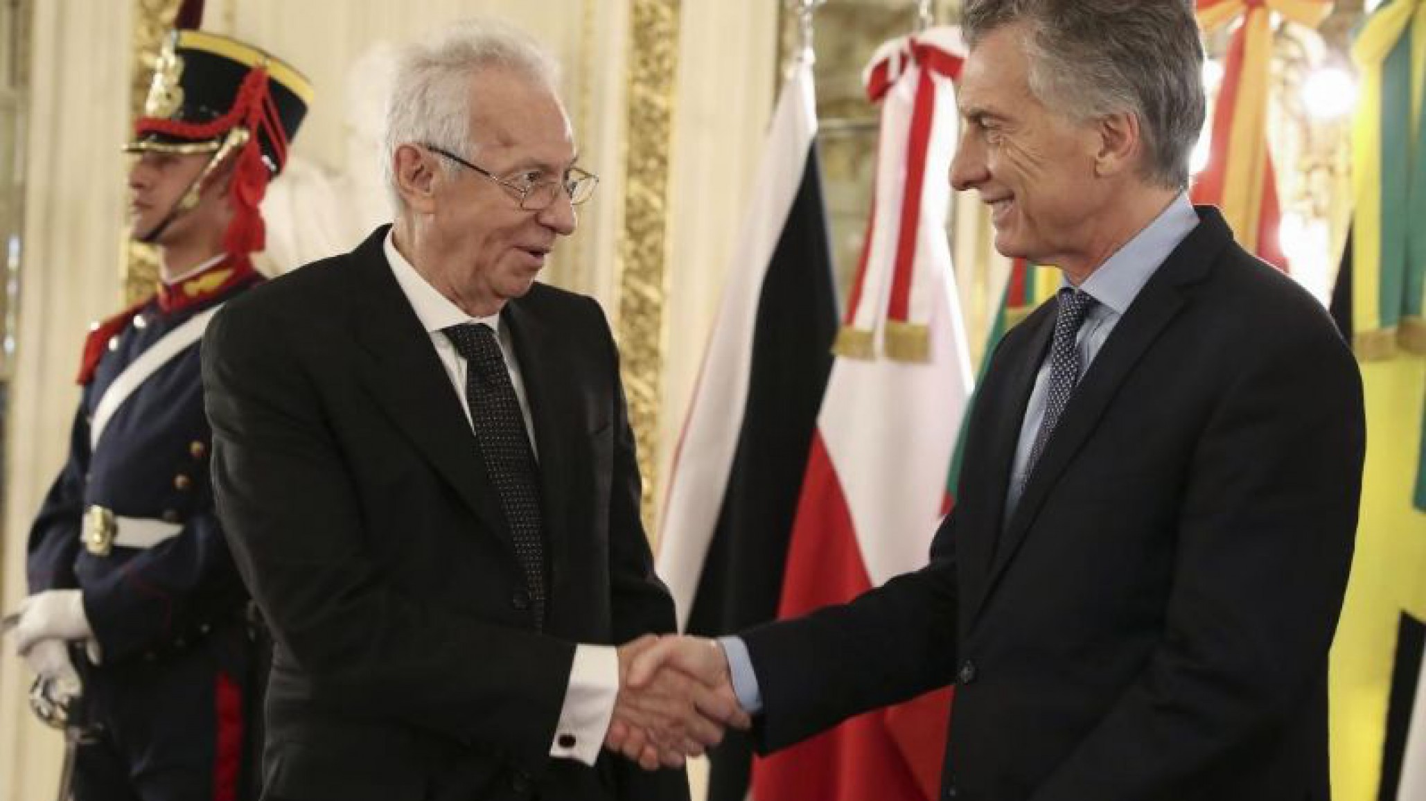 El embajador que robó un libro volverá a México