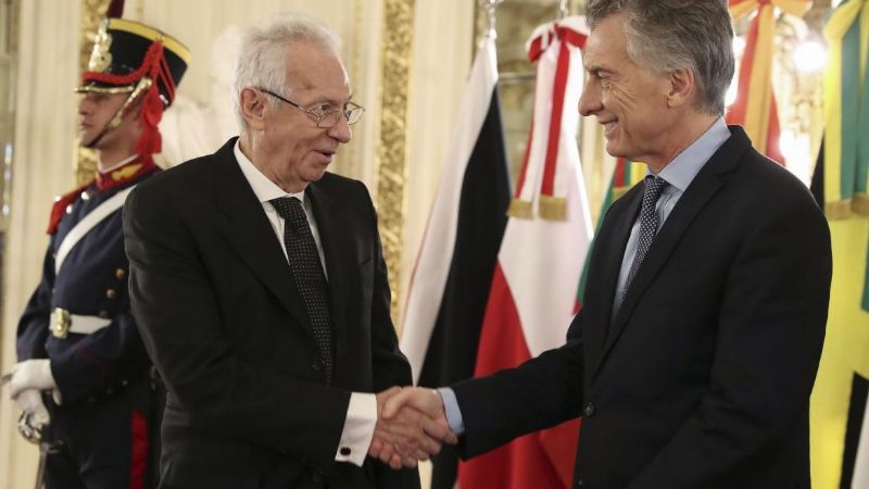 El embajador que robó un libro volverá a México