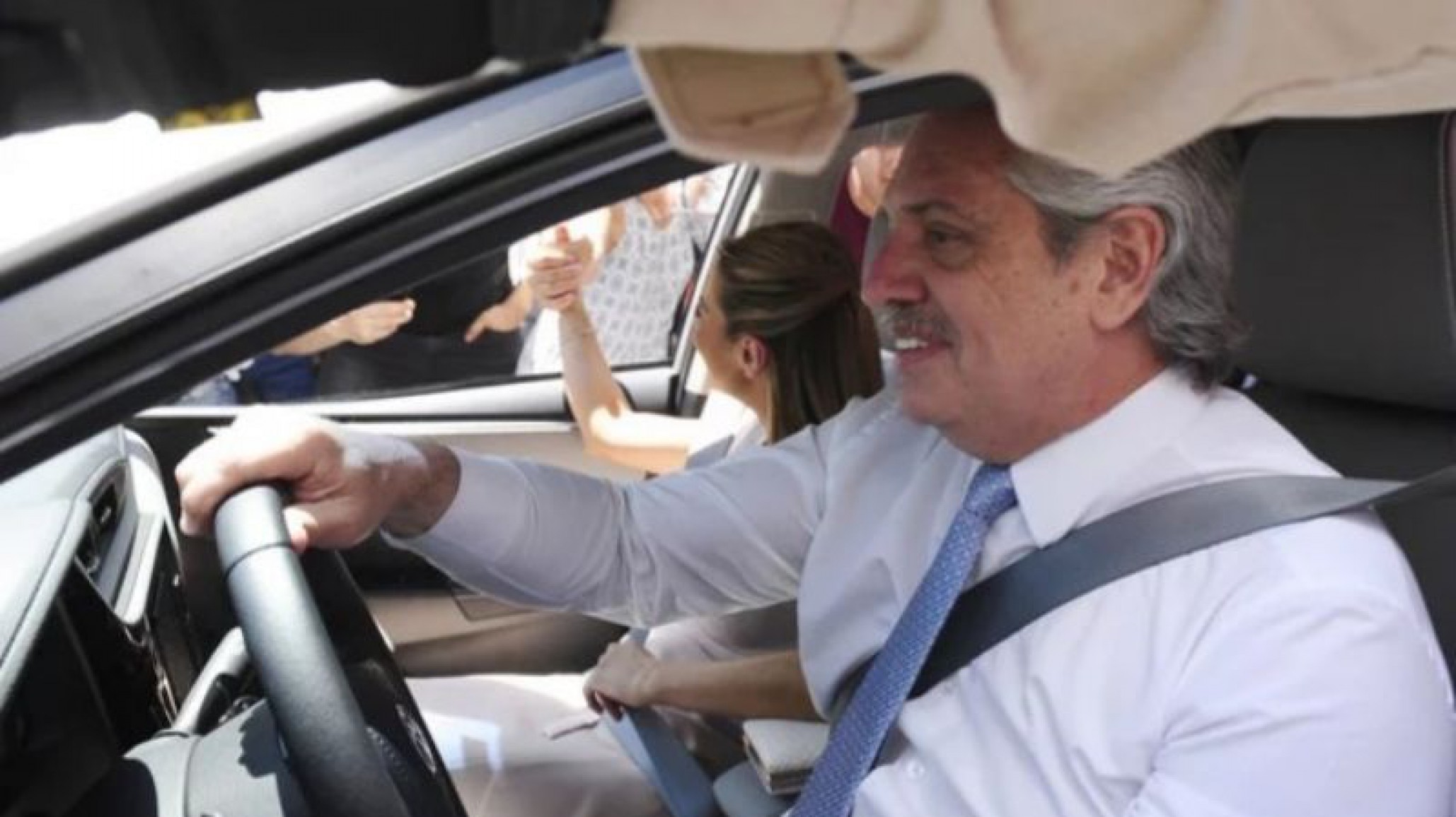 ¡Particular! Alberto Fernández eligió un auto ”mediano” para ir a su asunción