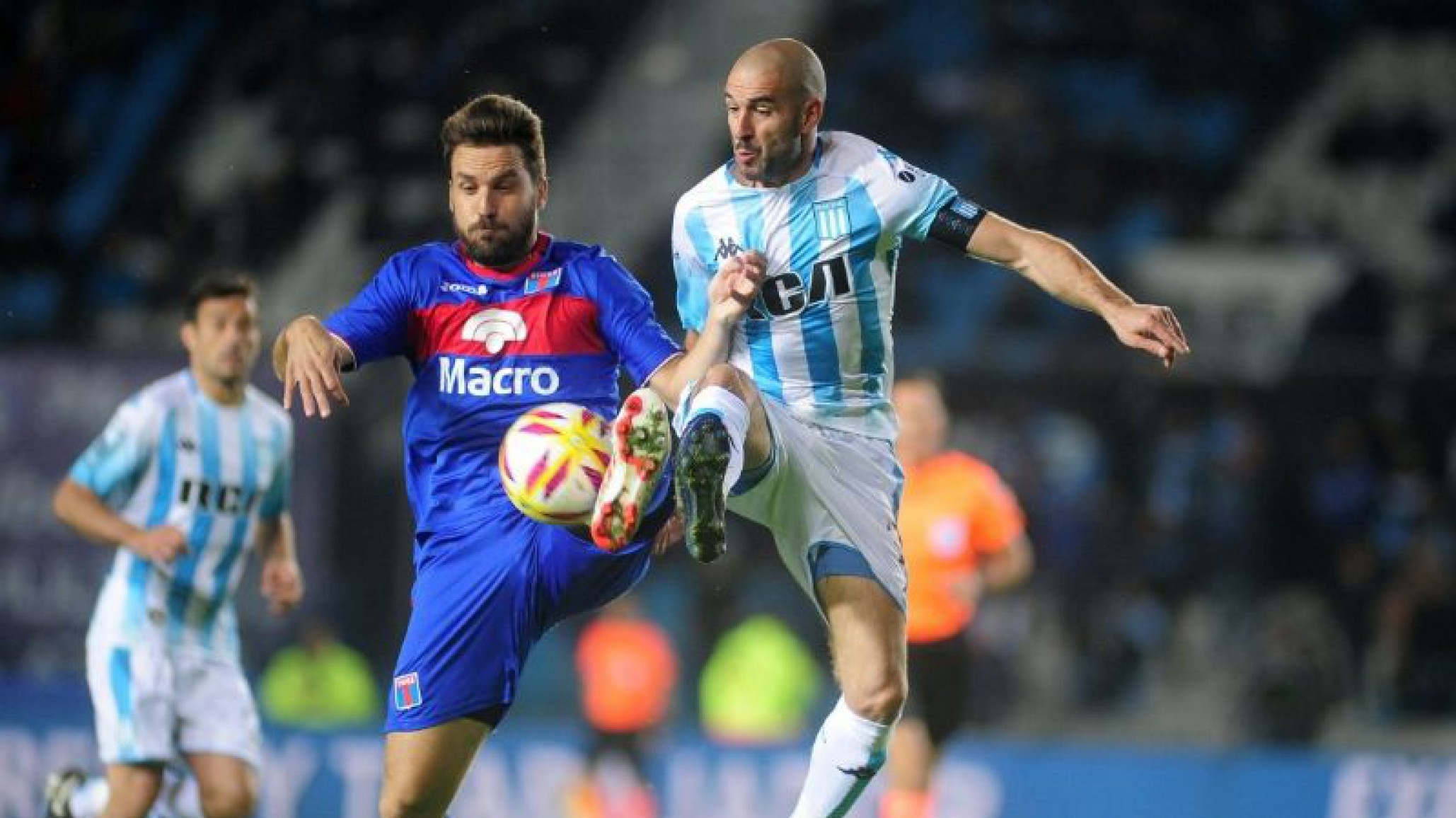 Racing y Tigre se disputan hoy el Trofeo de Campeones de la Superliga