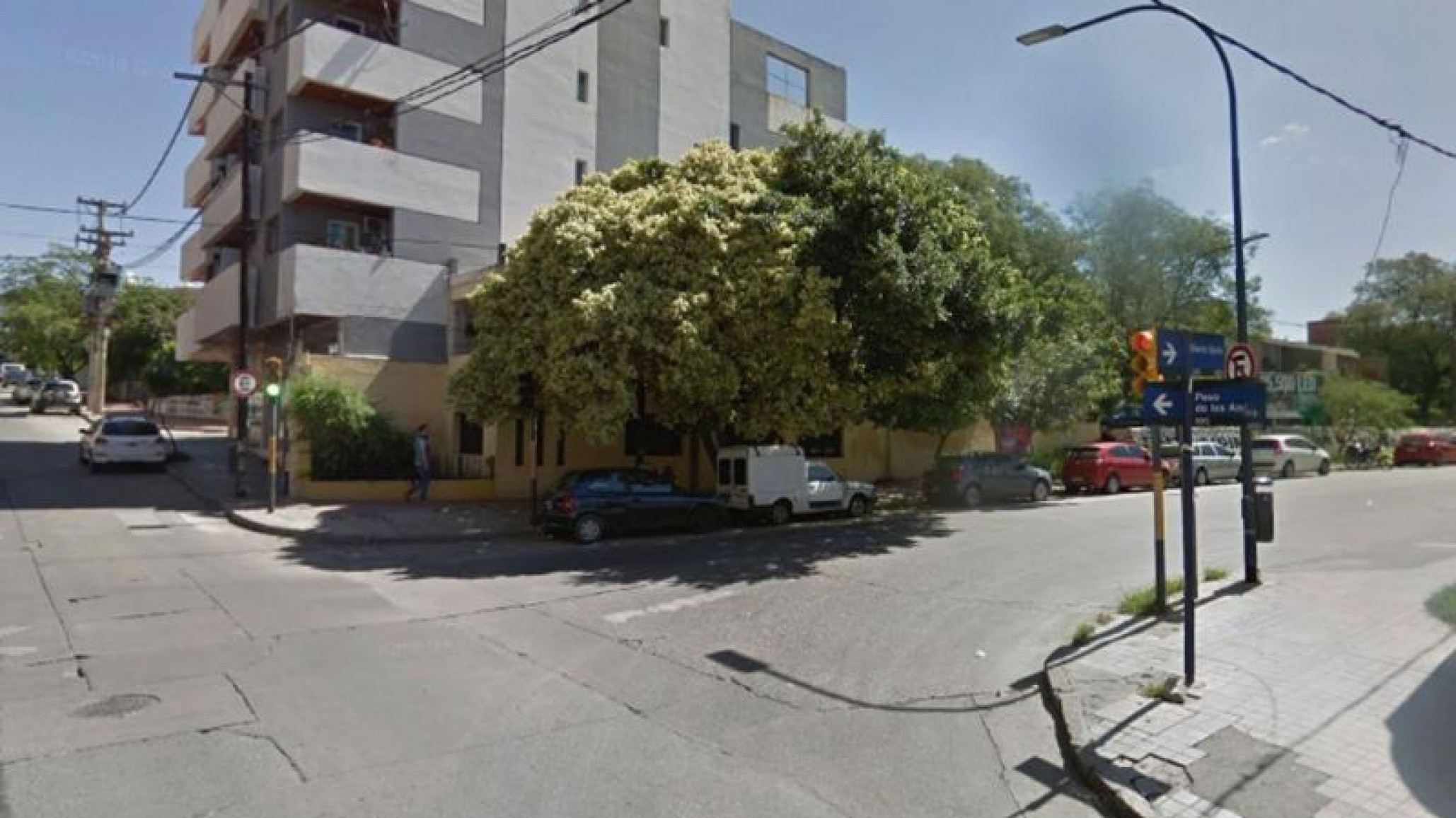 Falleció un joven motociclista luego de chocar contra un colectivo en Córdoba, hay otro hombre en grave estado