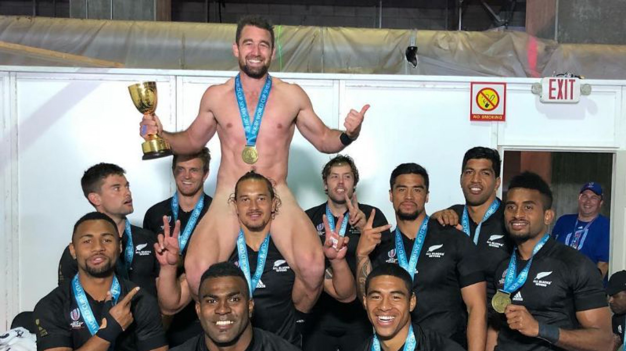 ”Naked Thropy” posar desnudos es la nueva moda y llegó al rugby