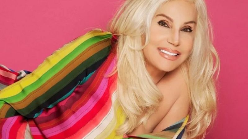 Susana Giménez deslumbró con una bikini dorada desde la playa