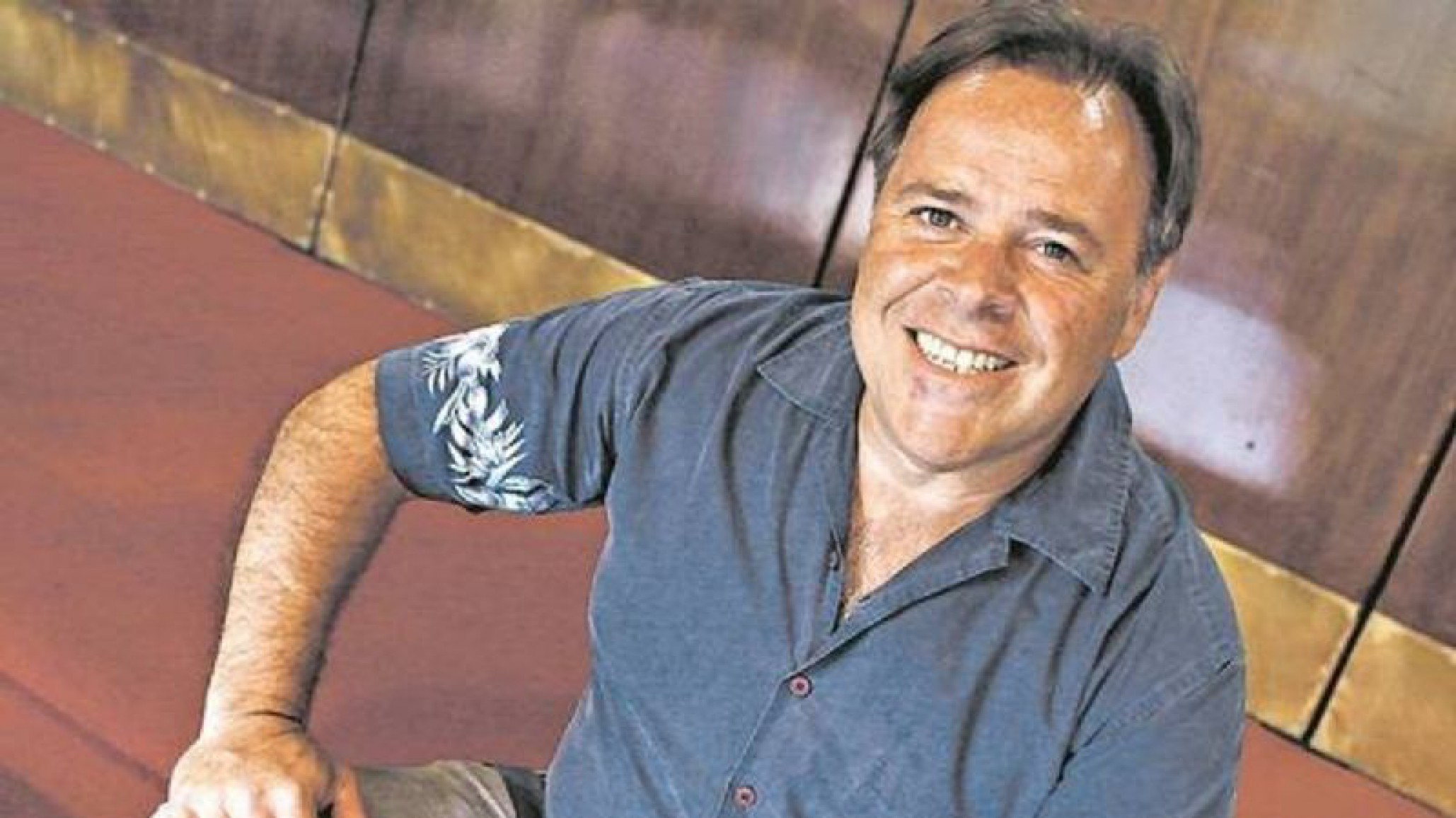 ¡Insólito descuido! Carna mandó un saludo navideño, sin darse cuenta que tenía de fondo un film XXX