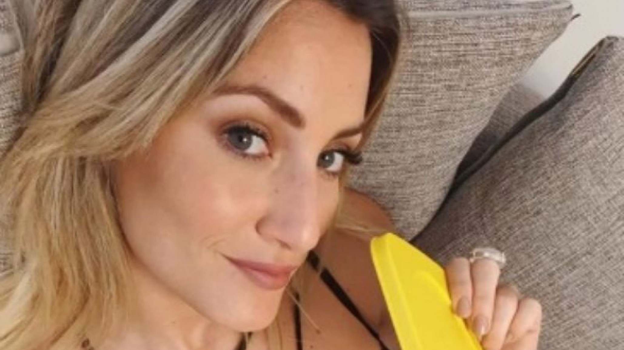 ¡Tremenda! Mica Viciconte quedó Atrapada en el Museo con tajo y escote