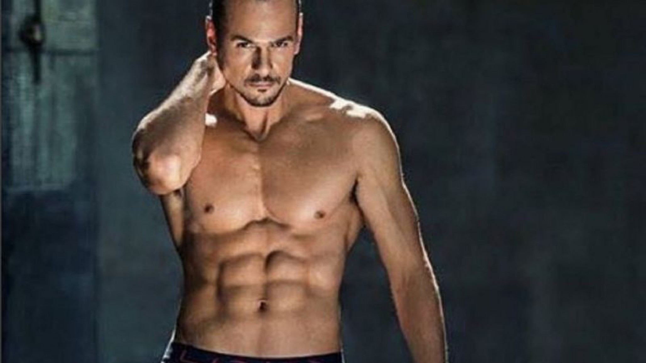 Christian Sancho dio una entrevista con el torso desnudo y confesó algunas de sus verdades