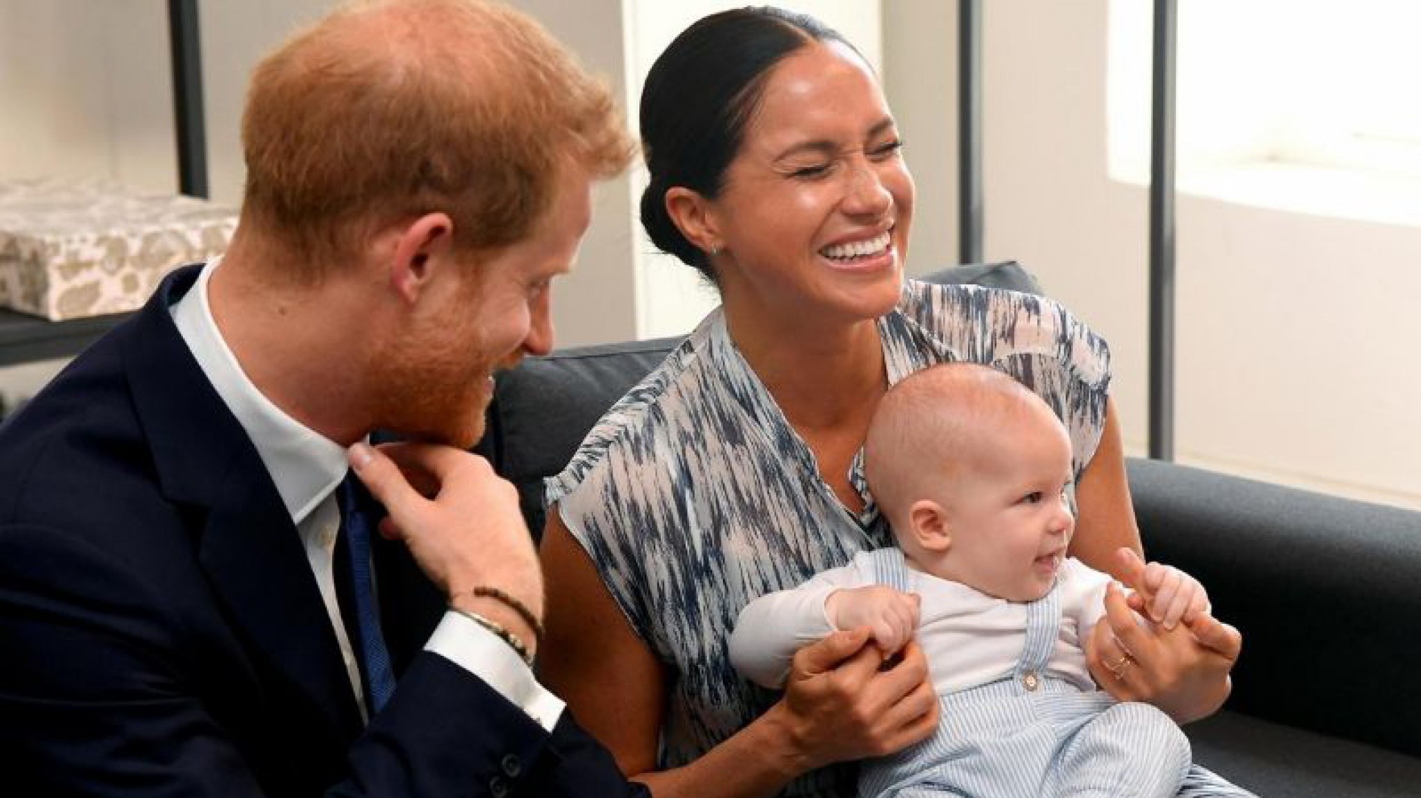 ¡Una ternura! El Príncipe Harry y Archie festejaron Año Nuevo con una adorable foto