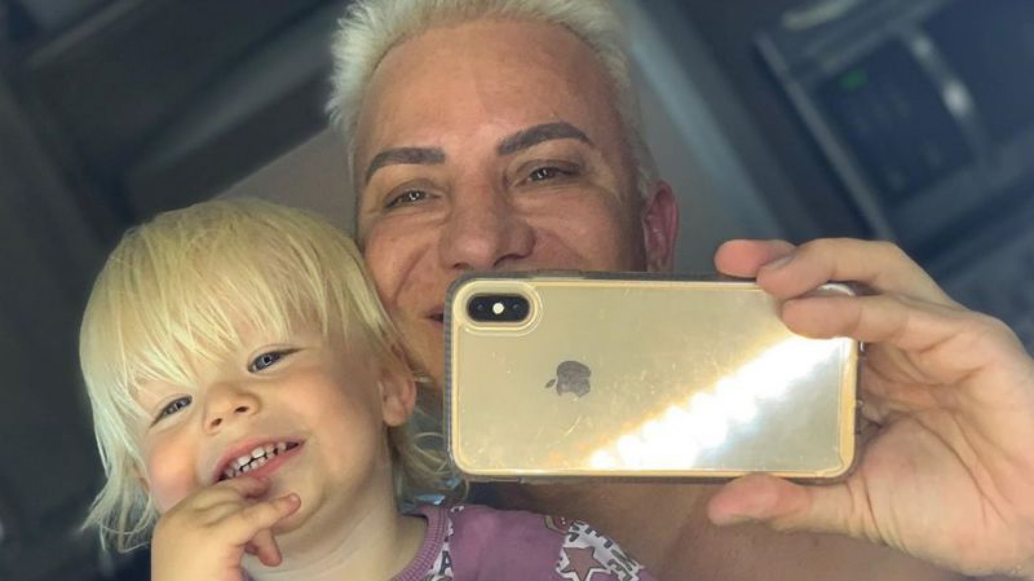 Discusión por la foto que publicó Flavio Mendoza de su hijo tomando sol: ”Que vergüenza que expongas un niño”