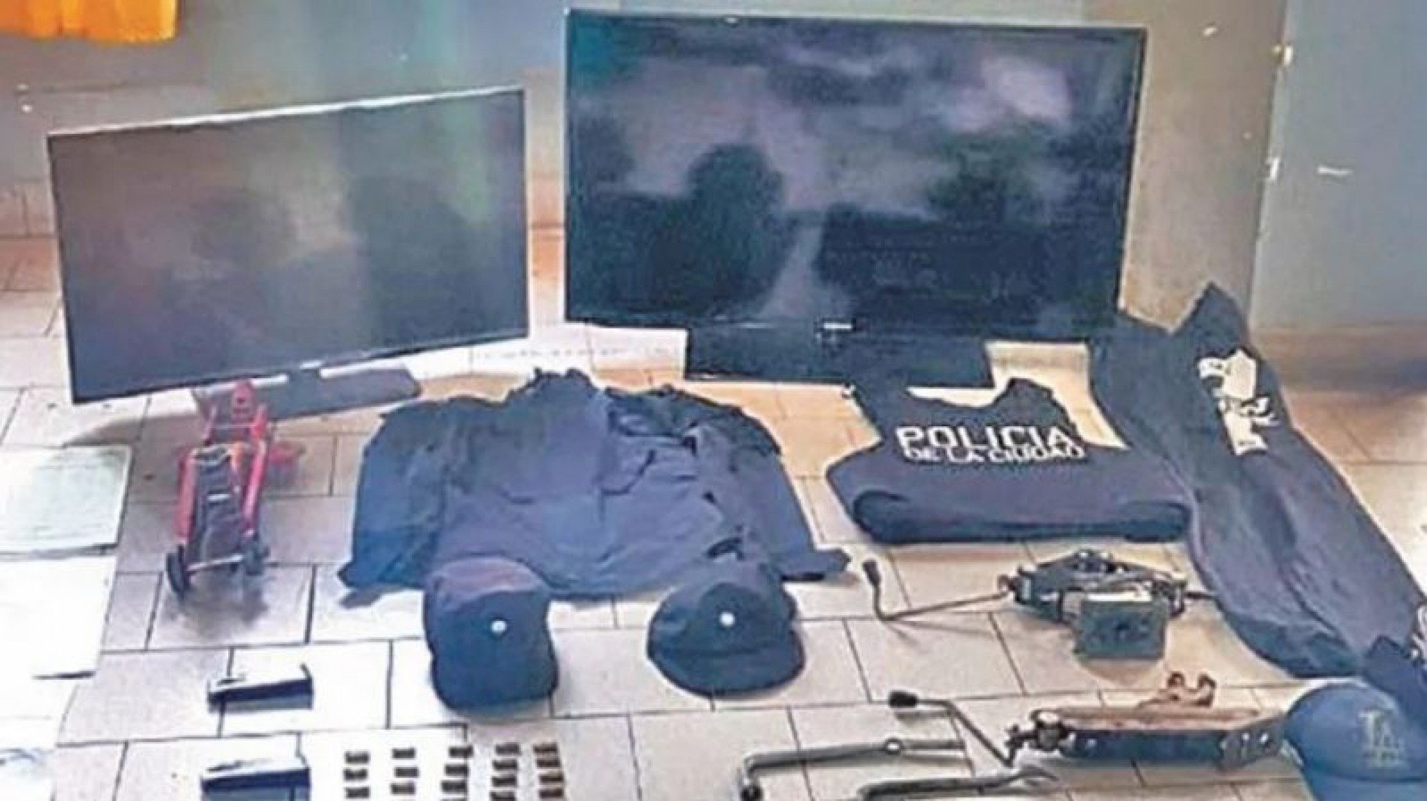 Banda de falsos policías no pudo entrar a robar: los expulsaron a balazos