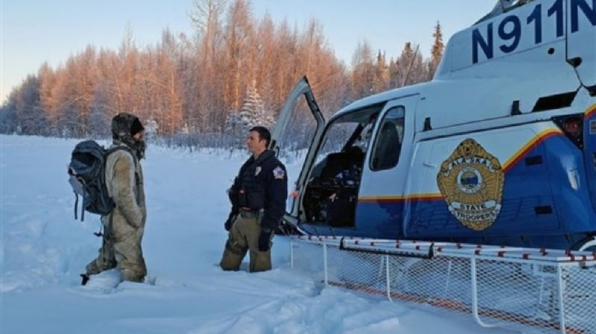 ”SOS” la señal en la nieve que logró que la policía lo pudiera rescatar