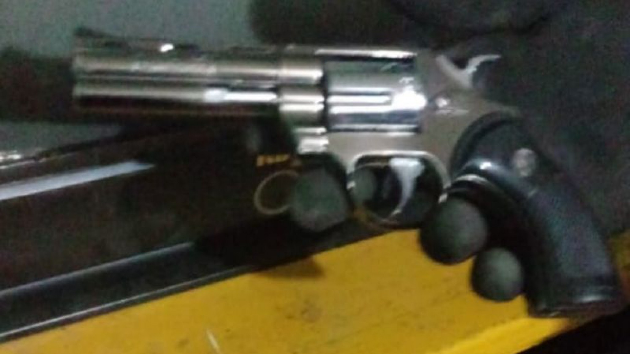 Allanamiento en Comodoro: Secuestraron un revólver con el que un ladrón le robó a un grupo de personas