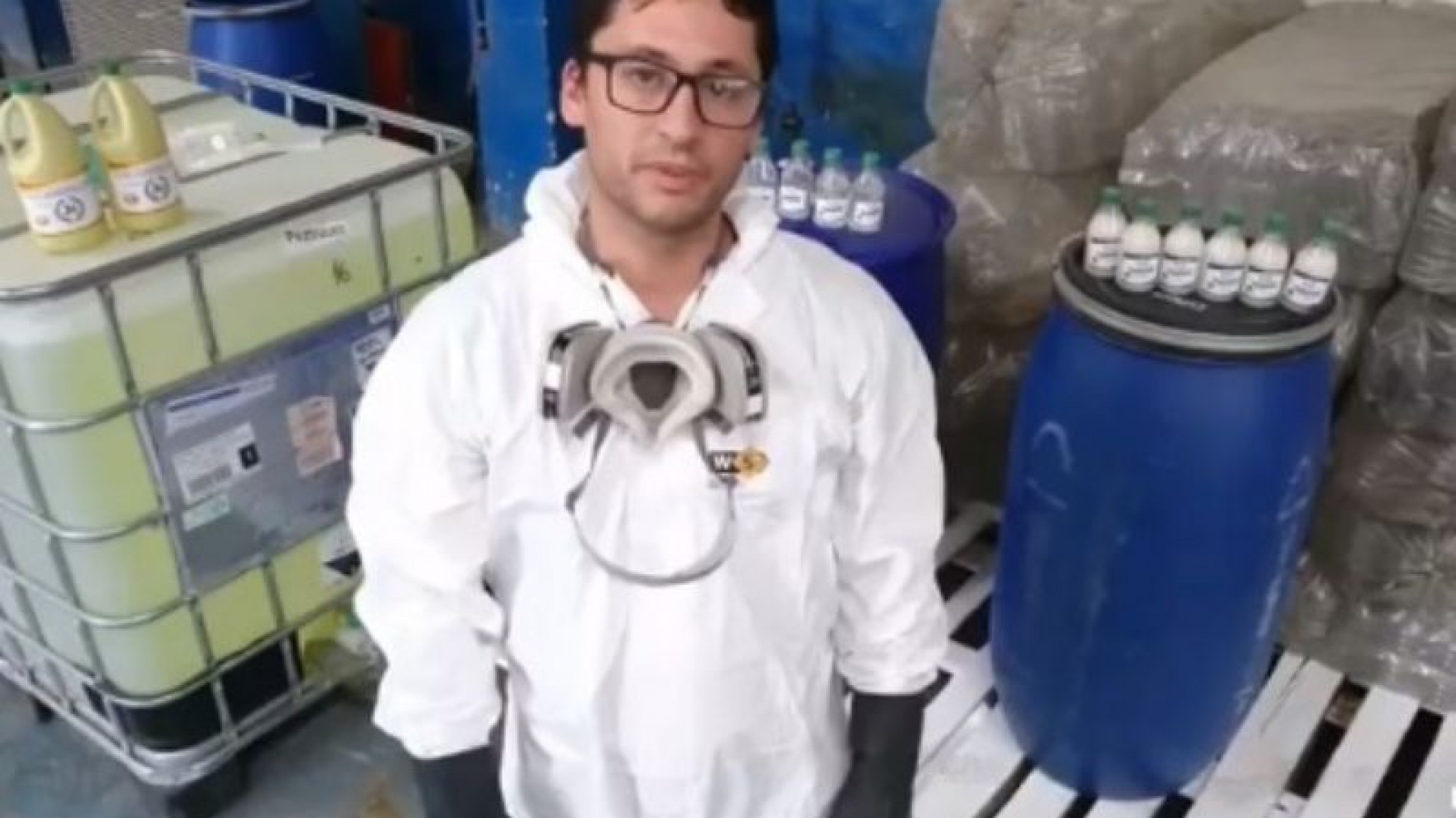 Un empresario en Santa Cruz denunció a un intendente y a un juez por prohibirle instalar una fábrica de alcohol en gel