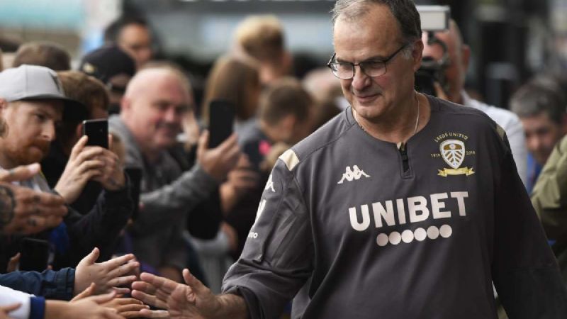 Marcelo Bielsa y su plantel ofrecieron reducir sus salarios para que nadie pierda su trabajo