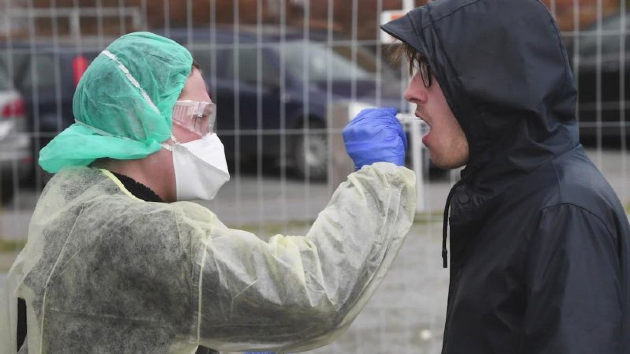 Coronavirus: Una mujer contagió a dos amigos por no respetar aislamiento, ambos murieron