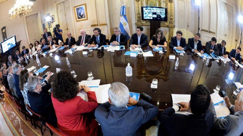 ¿Arcioni recortará su sueldo? Gobernadores del país decidieron reducir sus salarios