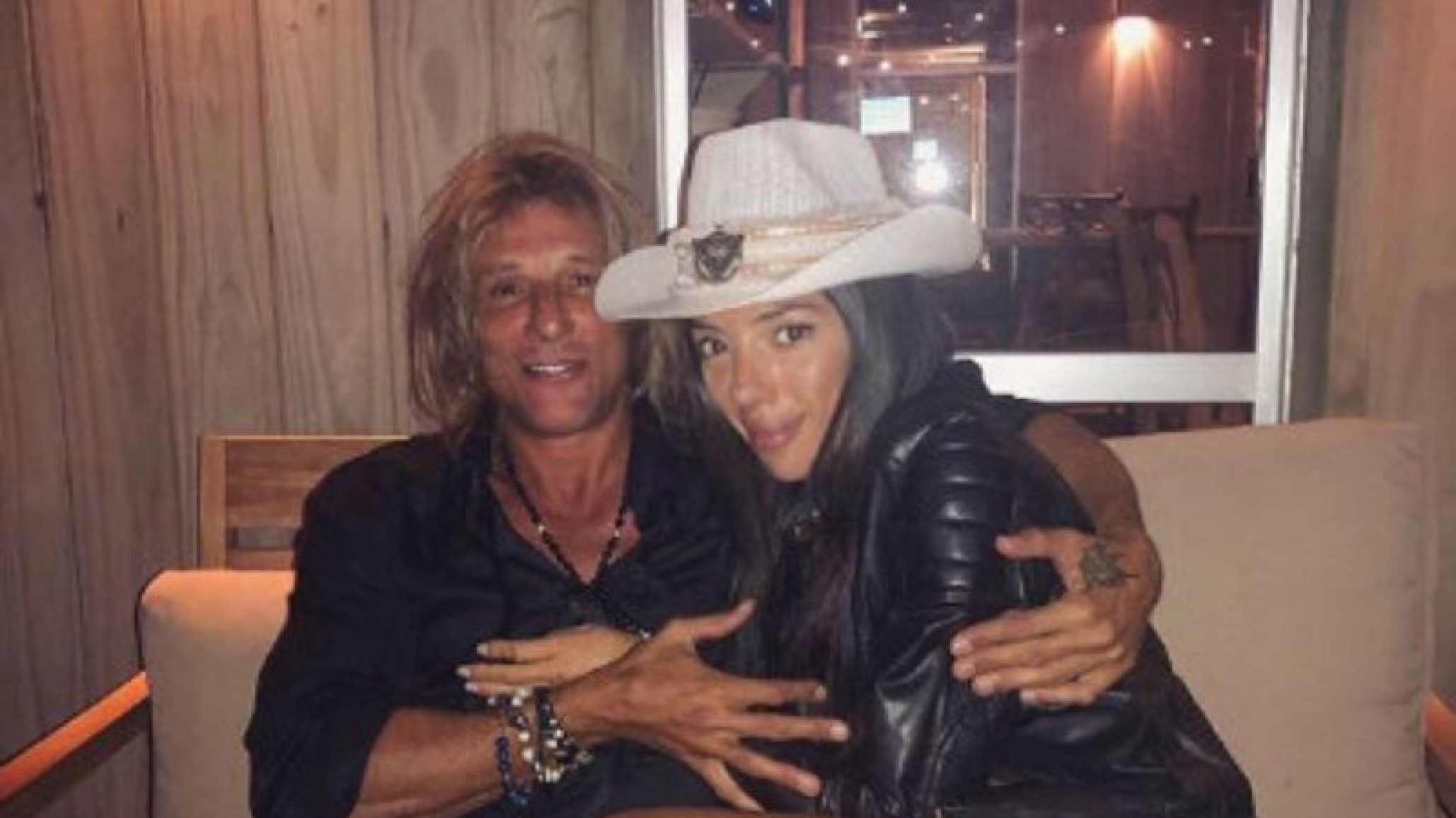En la cama y a puros besos: la foto de alto voltaje de Claudio Caniggia y Sofìa Bonelli