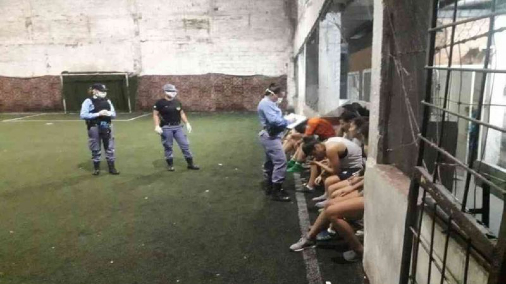 En Chaco detuvieron a once mujeres por violar la cuarentena para jugar al fútbol