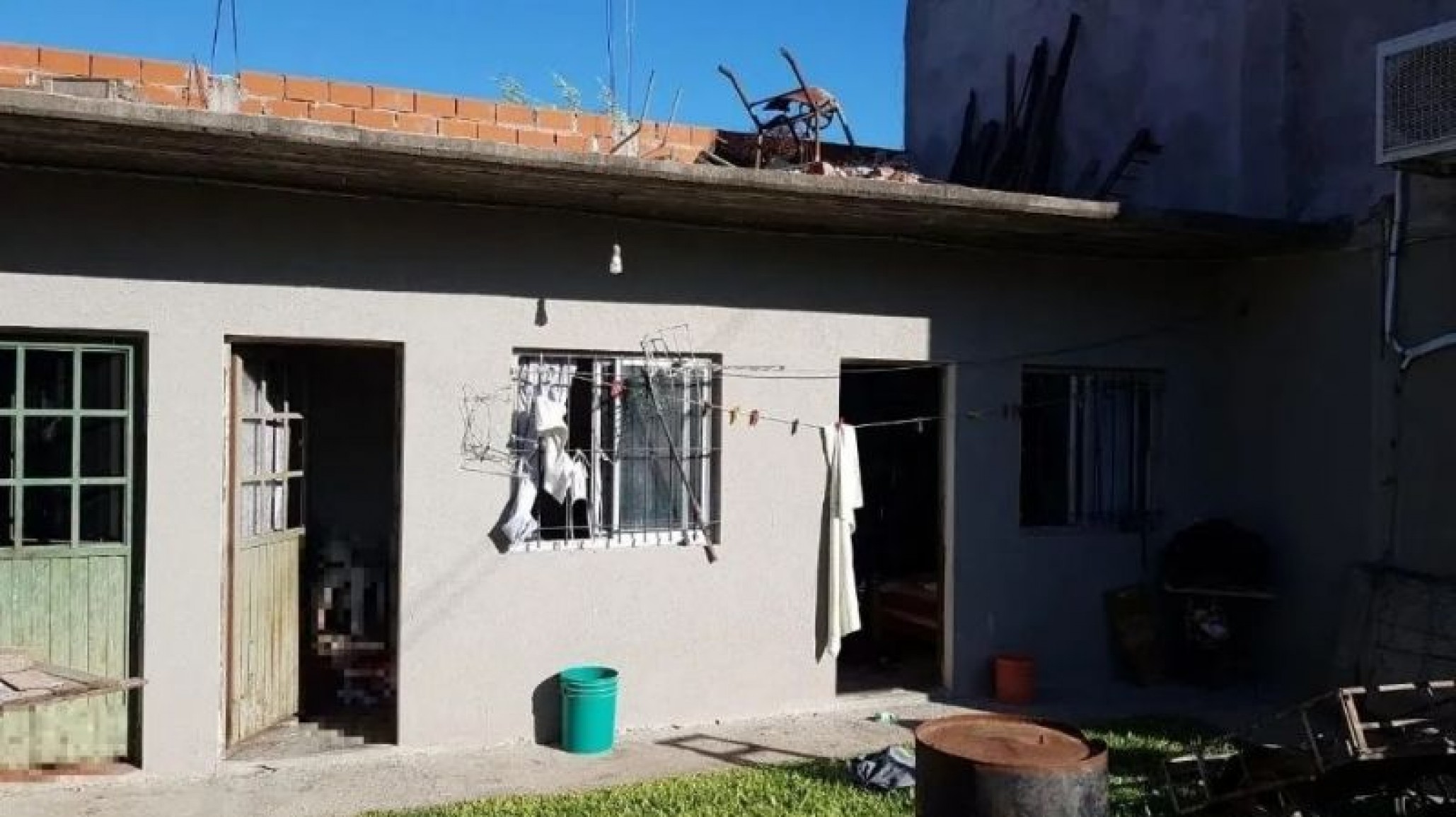 Horror en Buenos Aires: mató a puñaladas a su mujer delante de su hija e intentó suicidarse