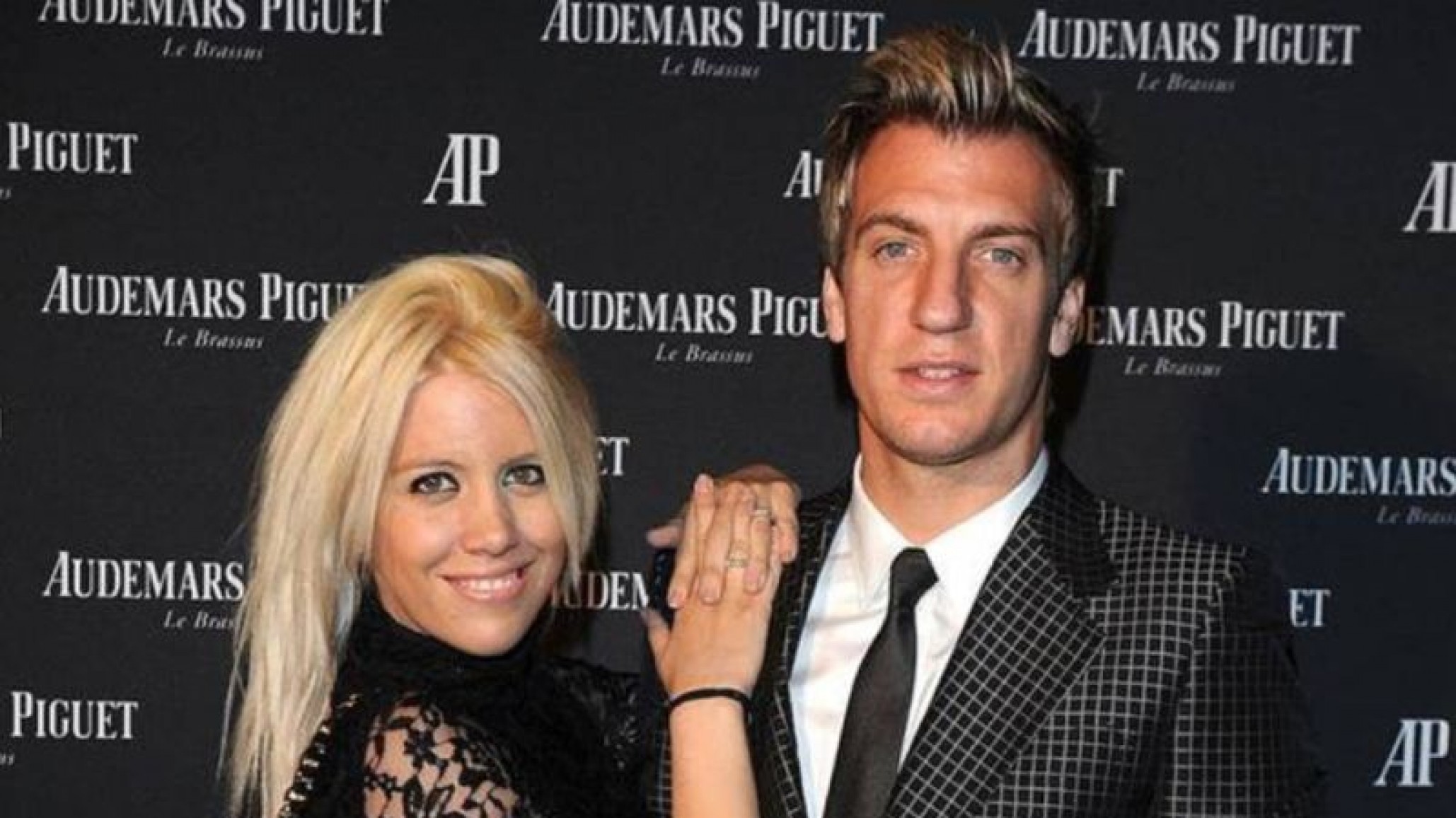 Maxi López y un palito ¿para Wanda Nara?