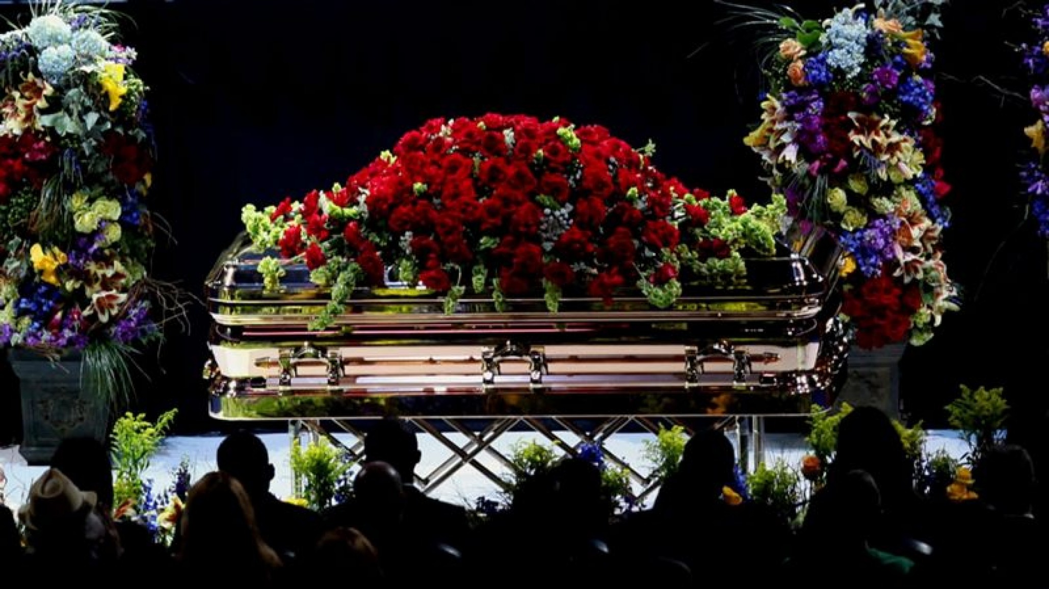 Bangladesh: por un funeral, más de 100 mil personas rompieron la cuarentena
