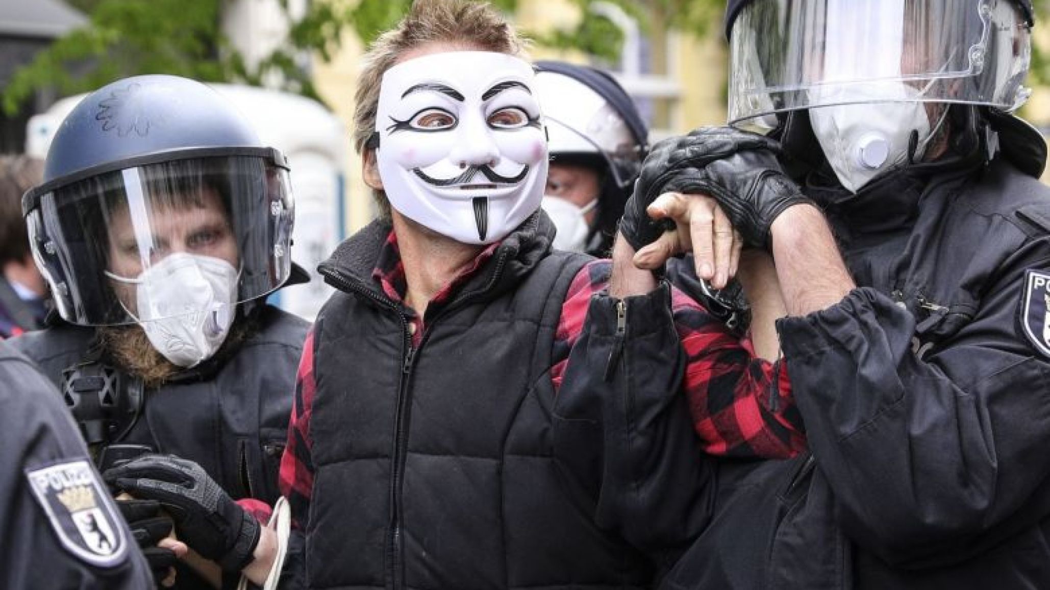 Alemania: Gran manifestaci髇 en contra de la cuarentena