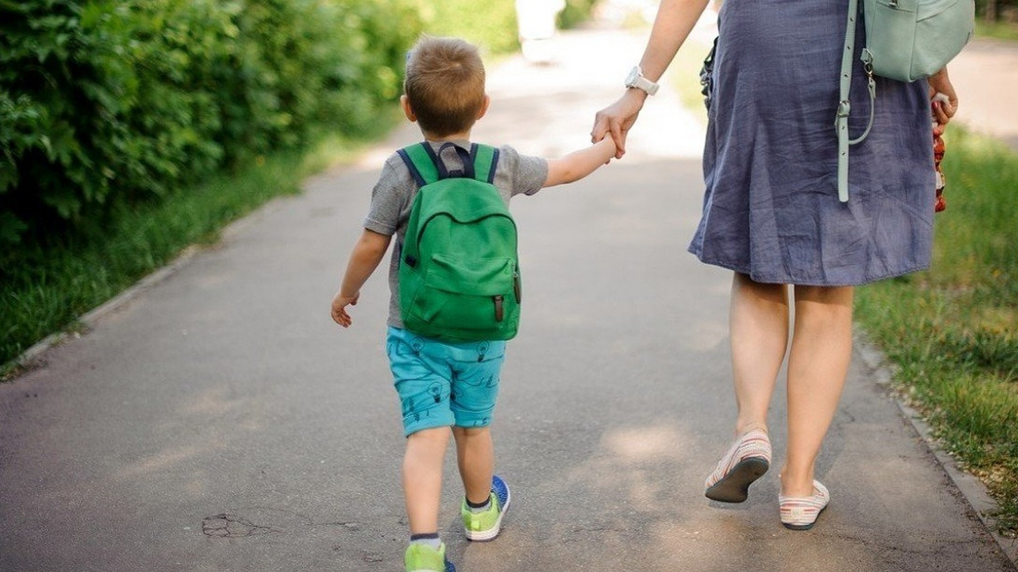 Niños con padres separados podrán trasladarse cada 7 días