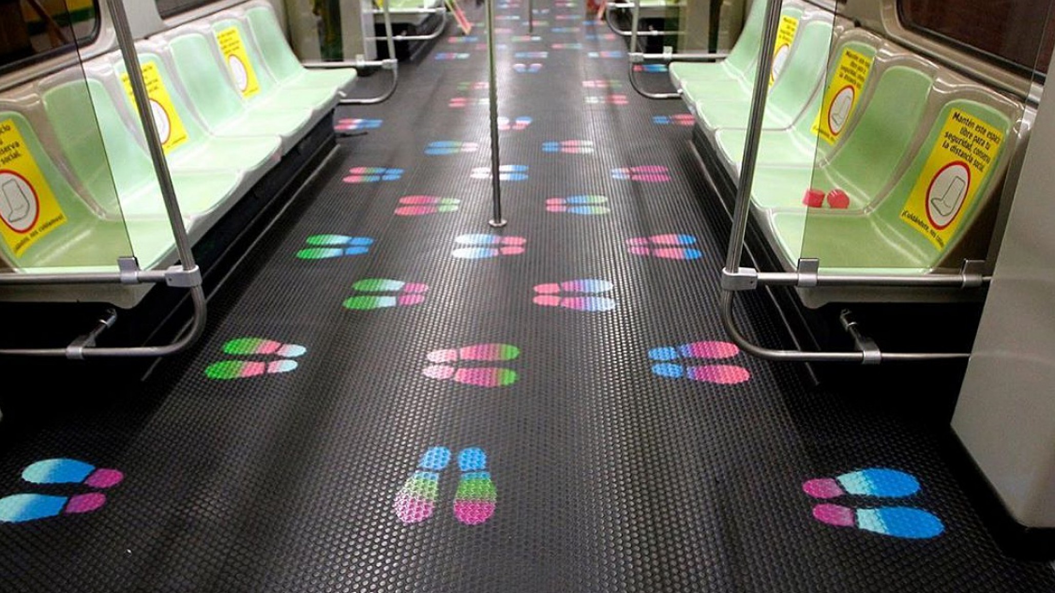 Pintaron los transportes para señalizar el distanciamento