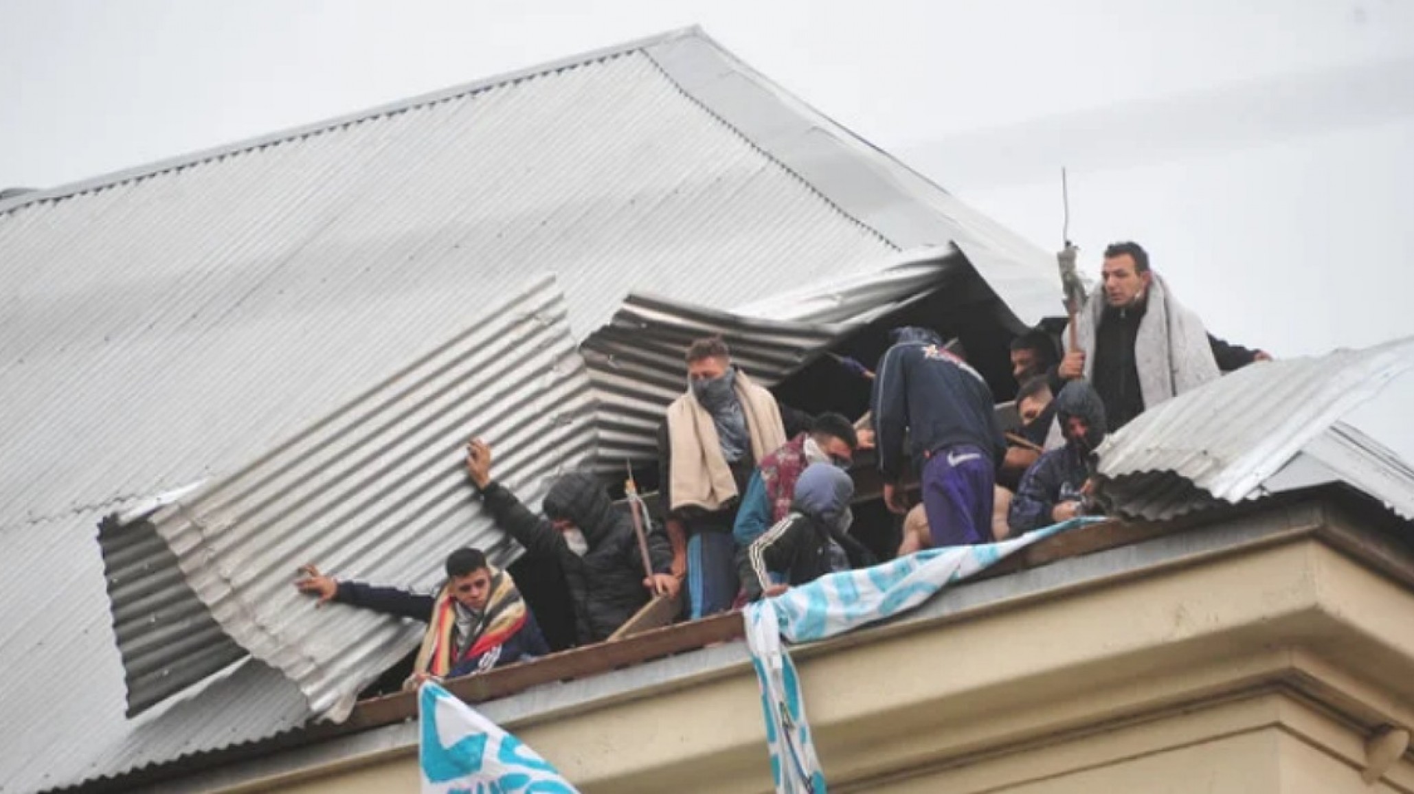 Motín Devoto: Dos presos con Covid19 y uno quedó parapléjico