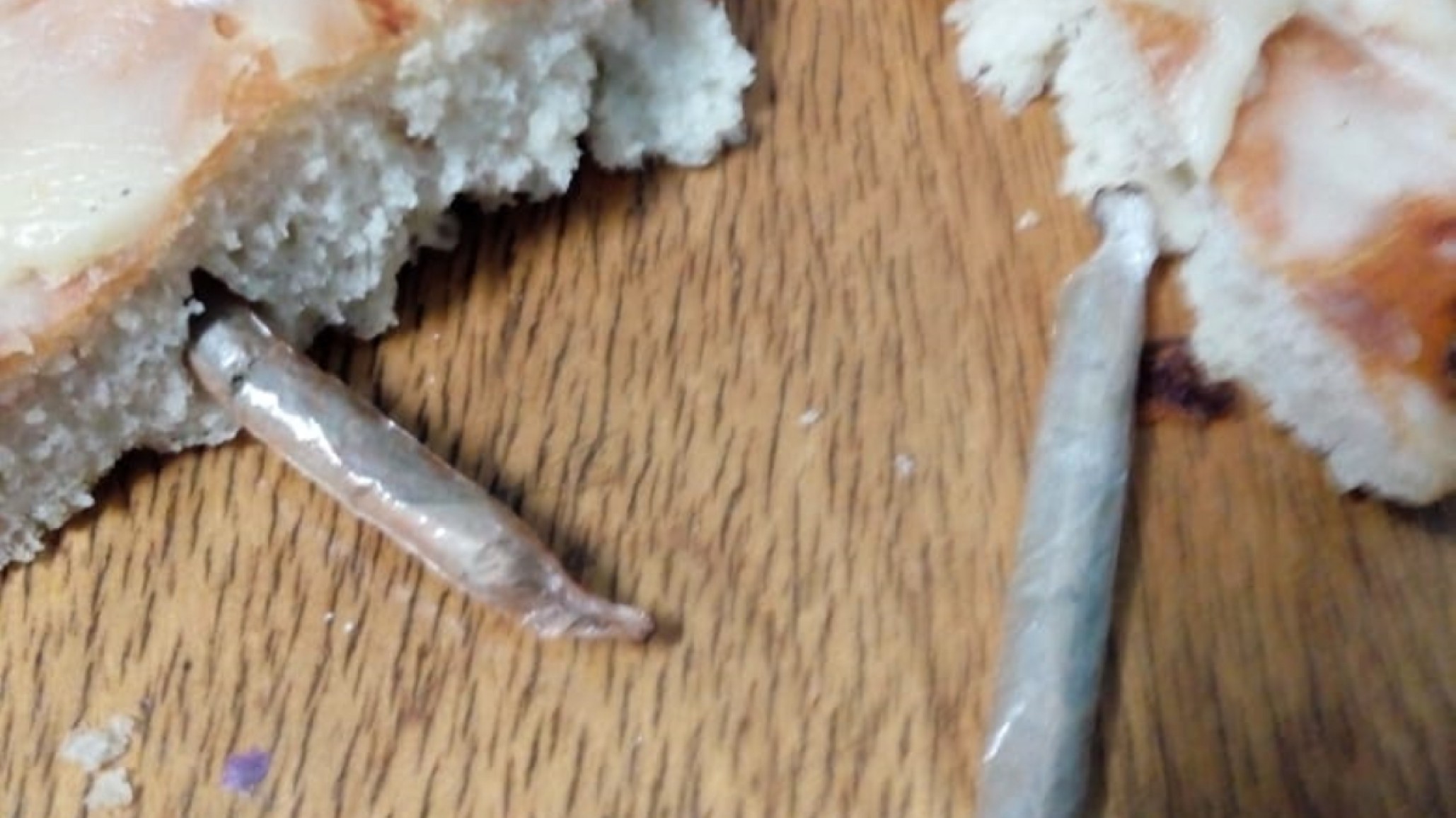 Mujer llevó drogas escondidas en una pizza a un preso pero fue descubierta