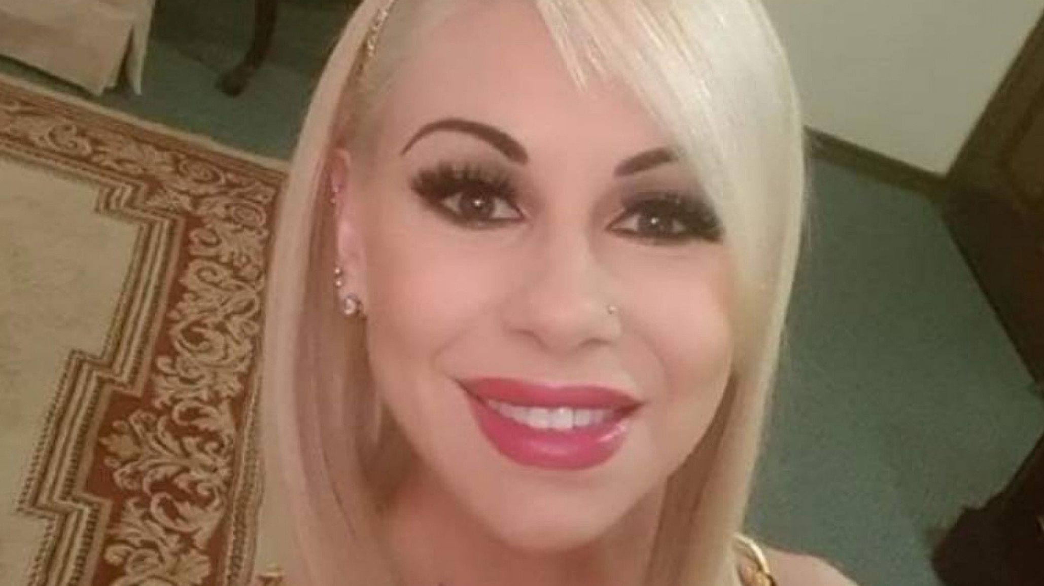 ¡Moni Farro infernal! Posó en ropa interior y desde la cama