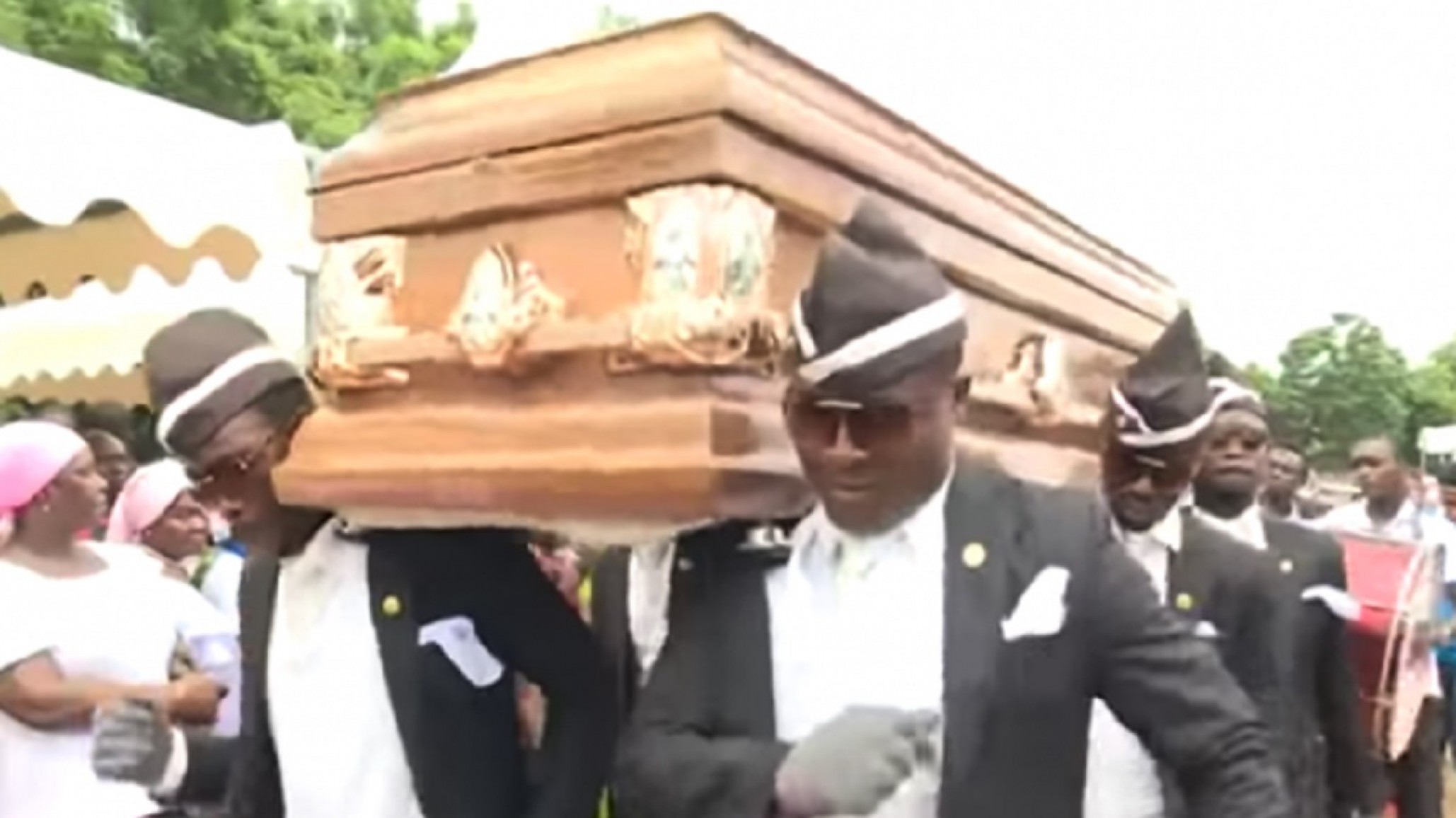 Nuevo video de los africanos del meme del ataúd ¿Lo viste?