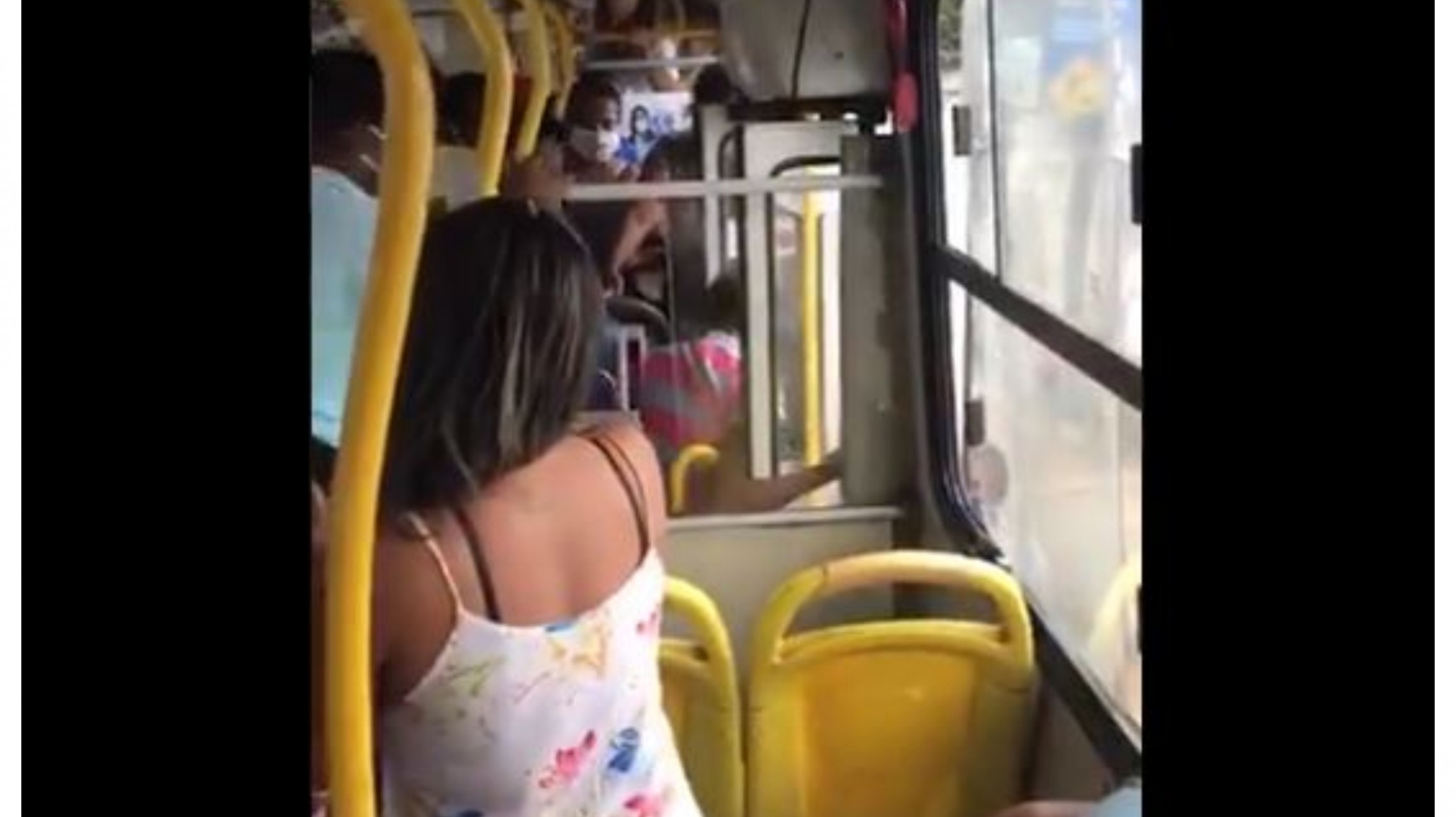 Una brutal golpiza recibió mujer que se quitó el tapaboca y comenzó a toser